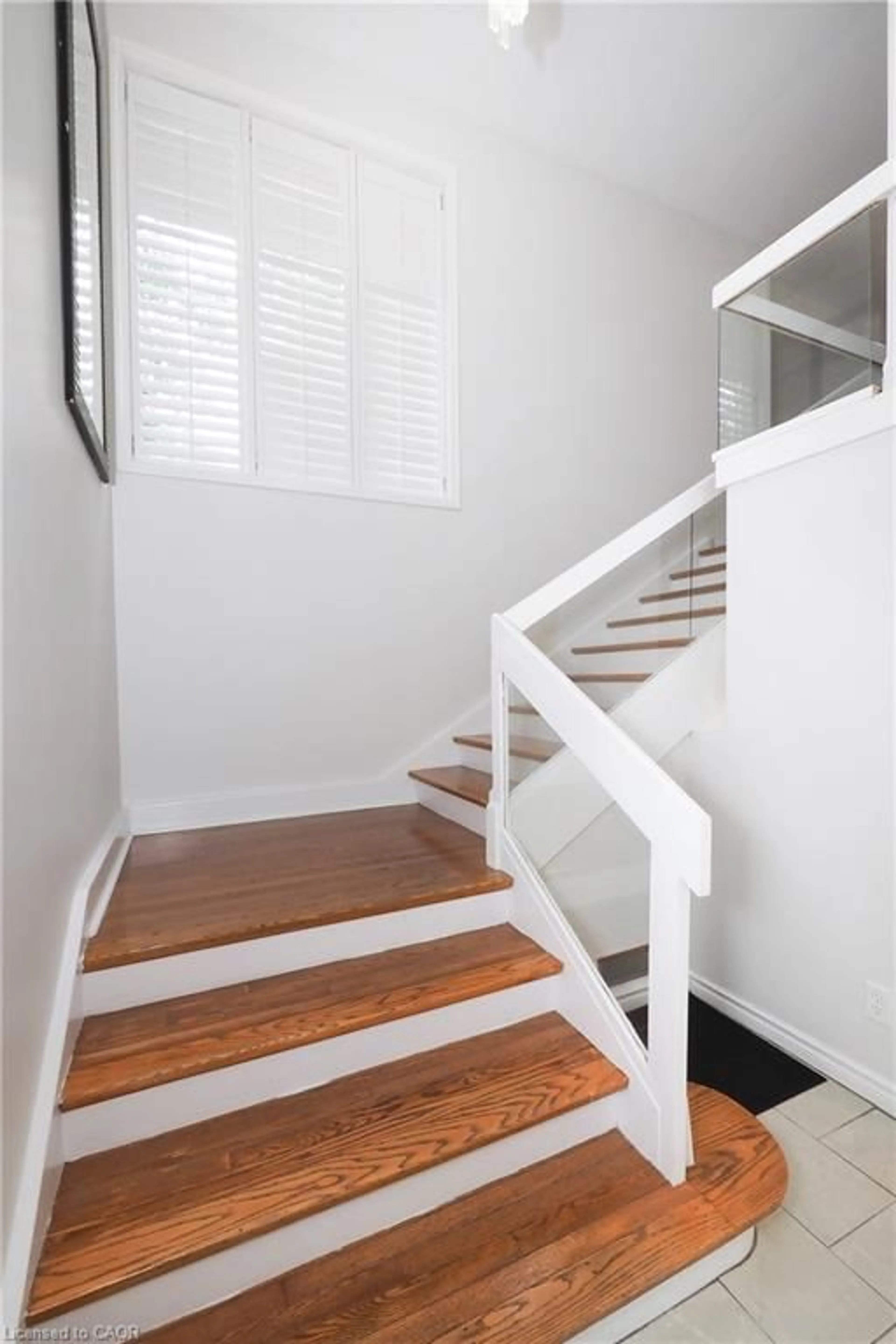 Stairs for 181 Lincoln Rd, Waterloo Ontario N2J 2P2