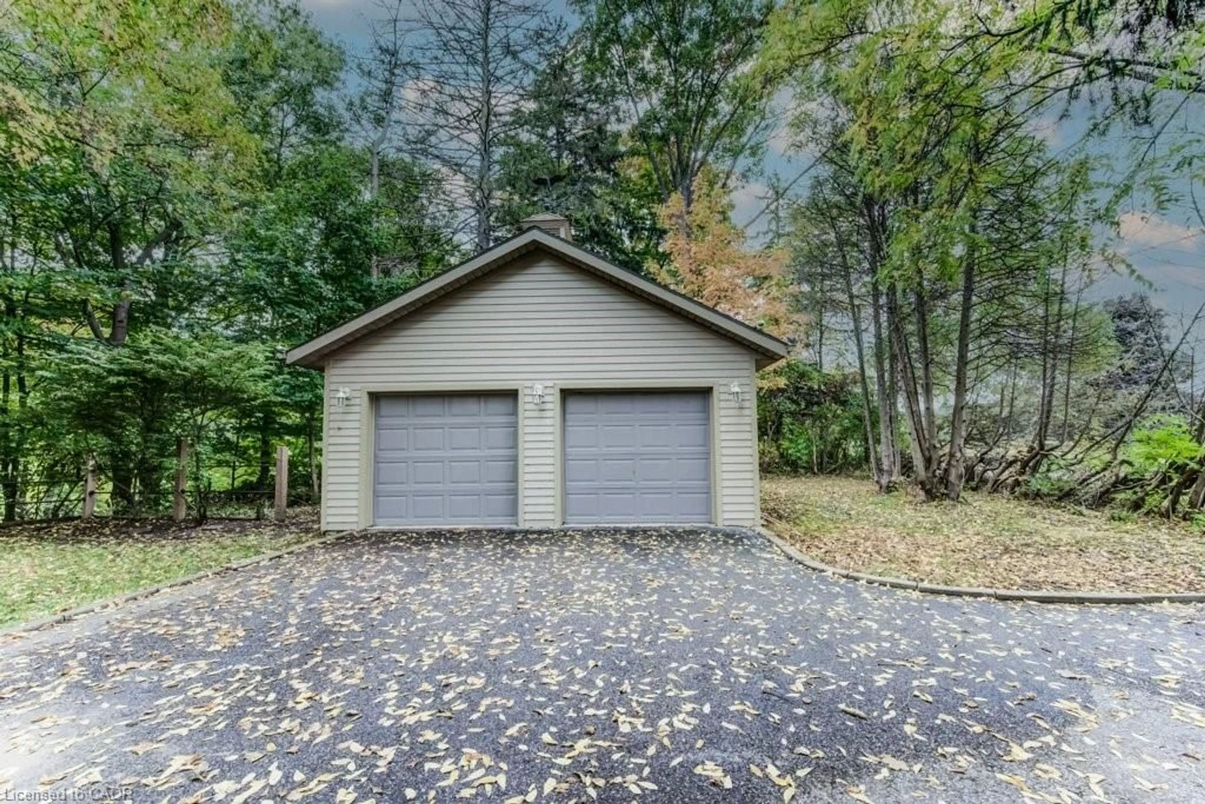 Indoor garage for 177 Piper St, Ayr Ontario N0B 1E0
