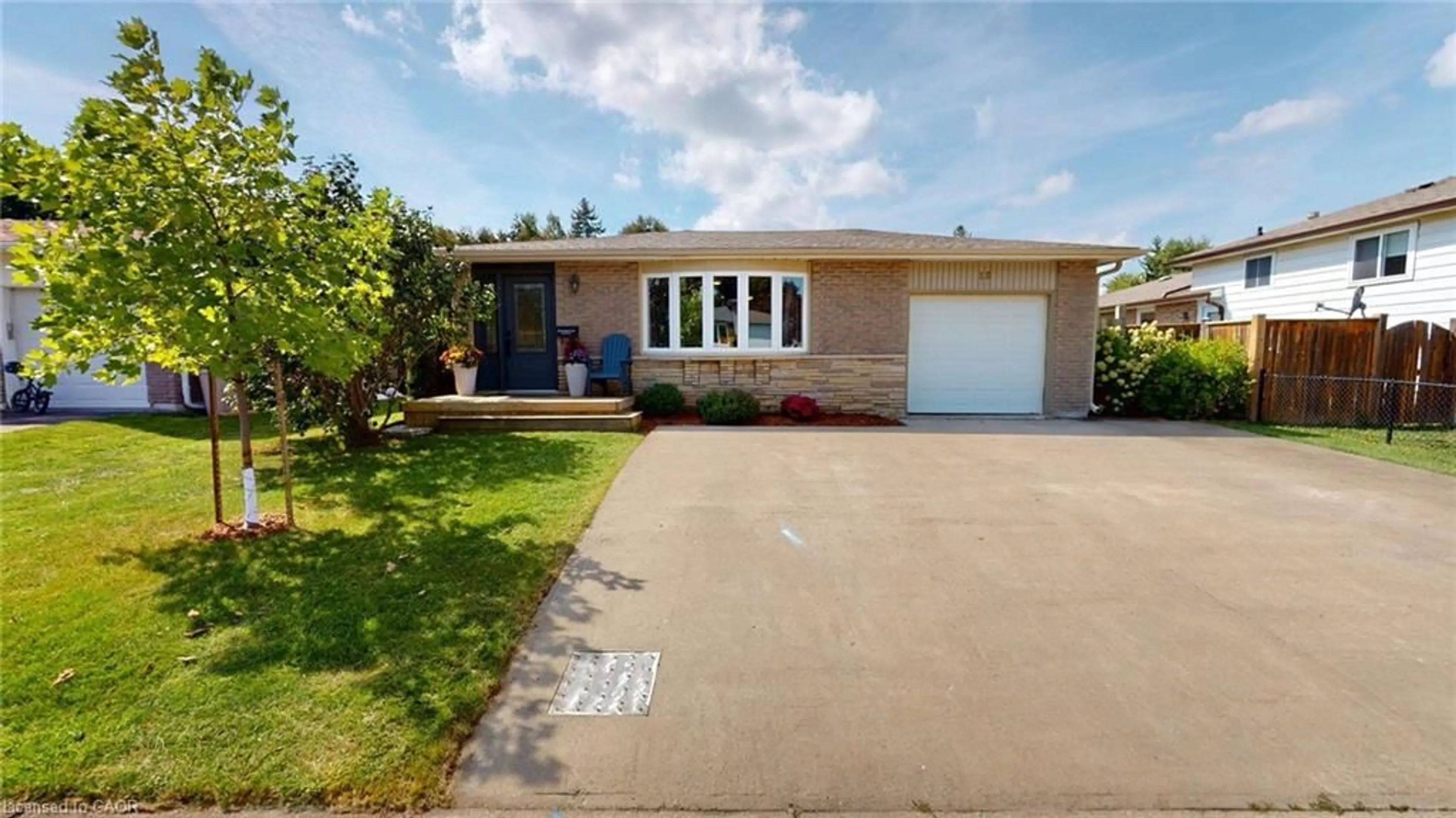 Home with vinyl exterior material, street for 18 Larkspur Lane, Paris Ontario N3L 3P1