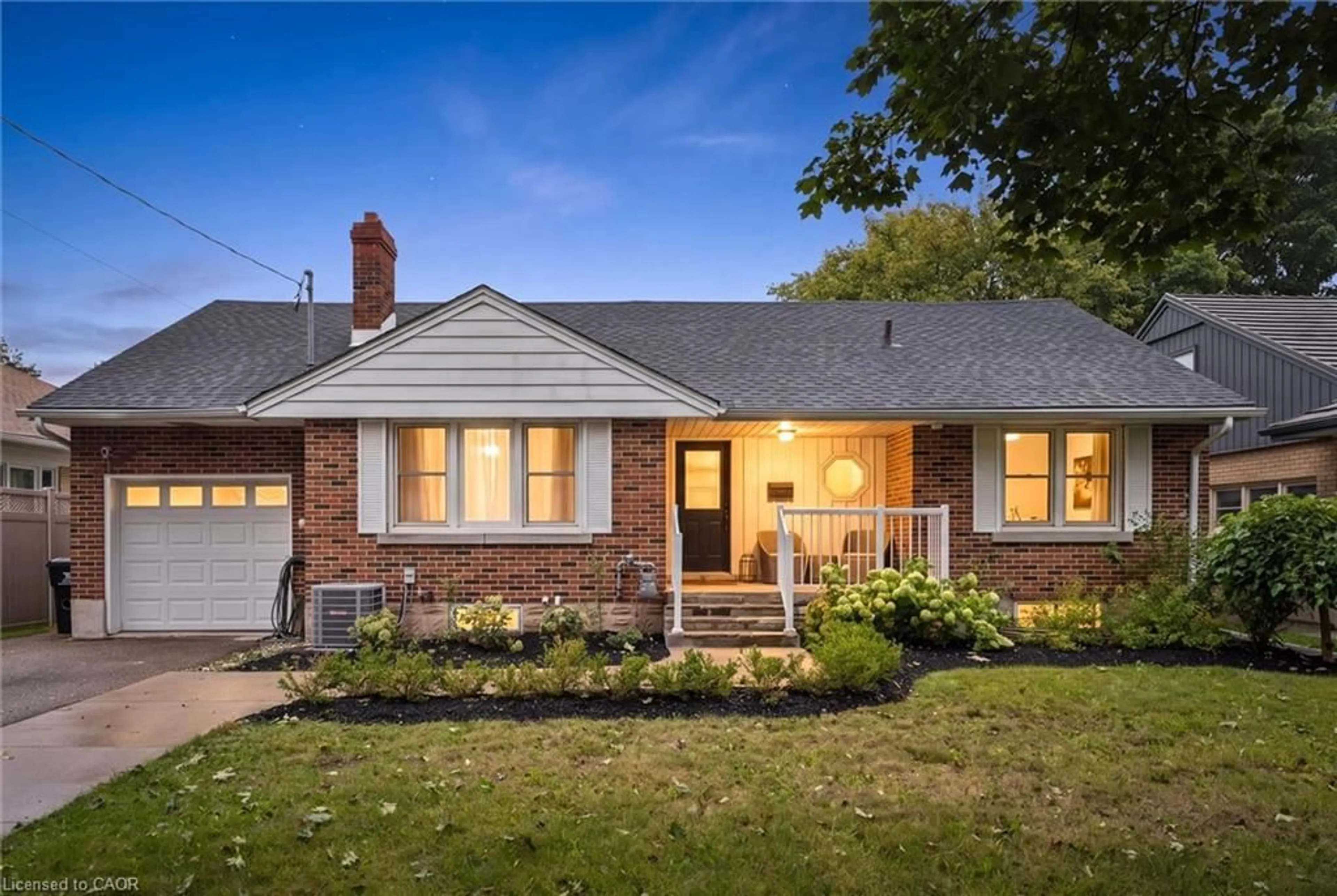 Home with brick exterior material, street for 190 East Ave, Kitchener Ontario N2H 1Z2