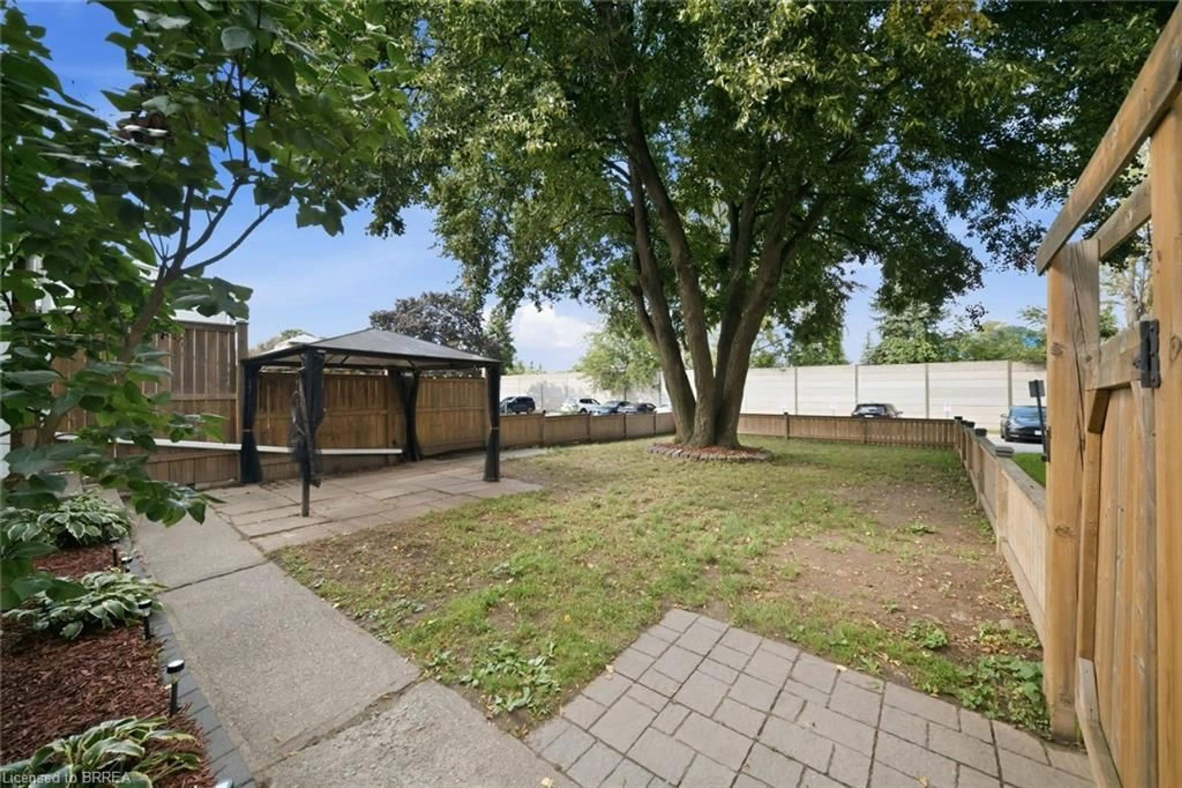 Patio, street for 63 Metcalfe Cres #C, Brantford Ontario N3R 2L7
