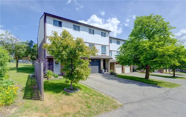 80 Old Country Dr #1, Kitchener 2