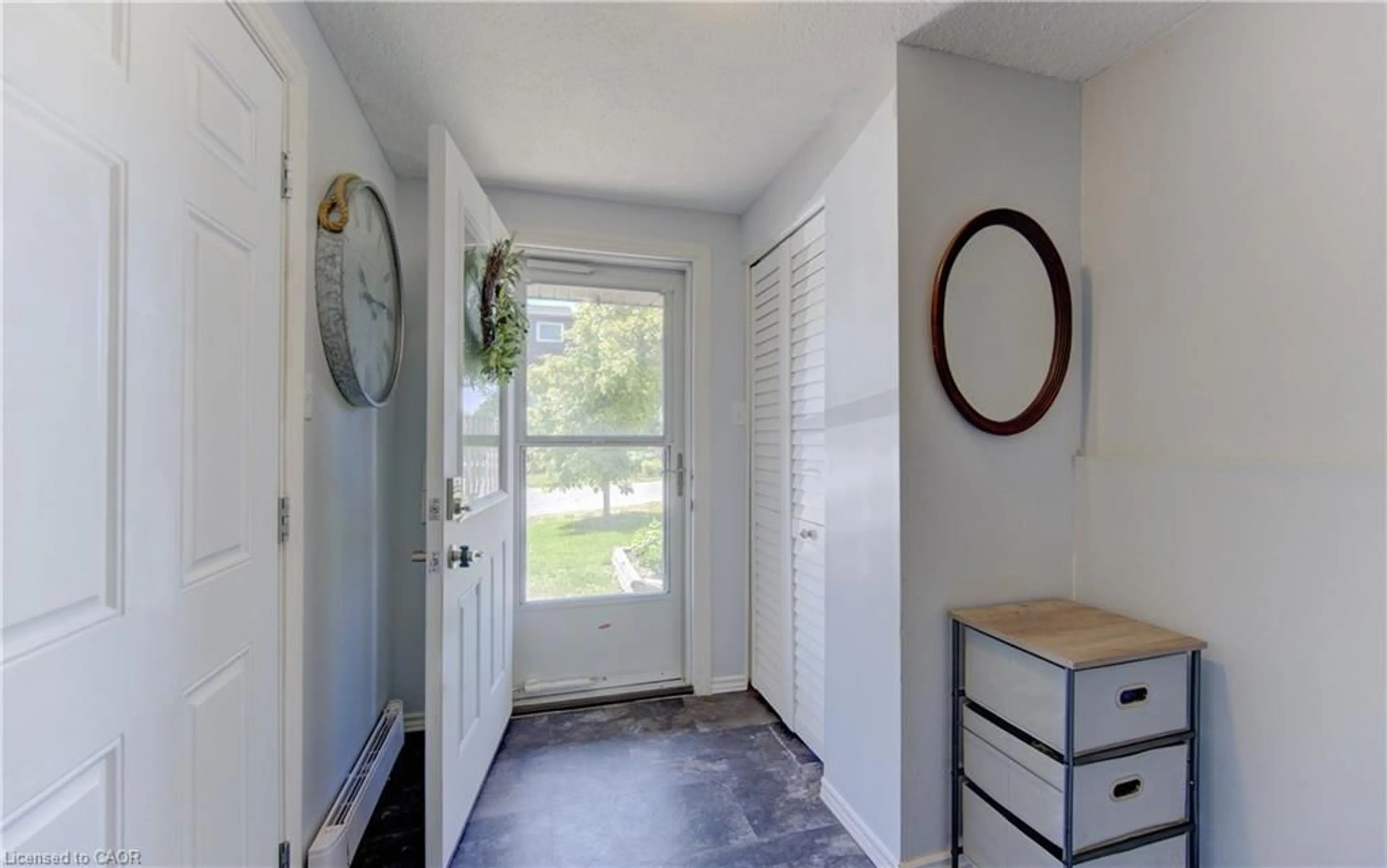 Indoor entryway for 80 Old Country Dr #1, Kitchener Ontario N2E 2E5