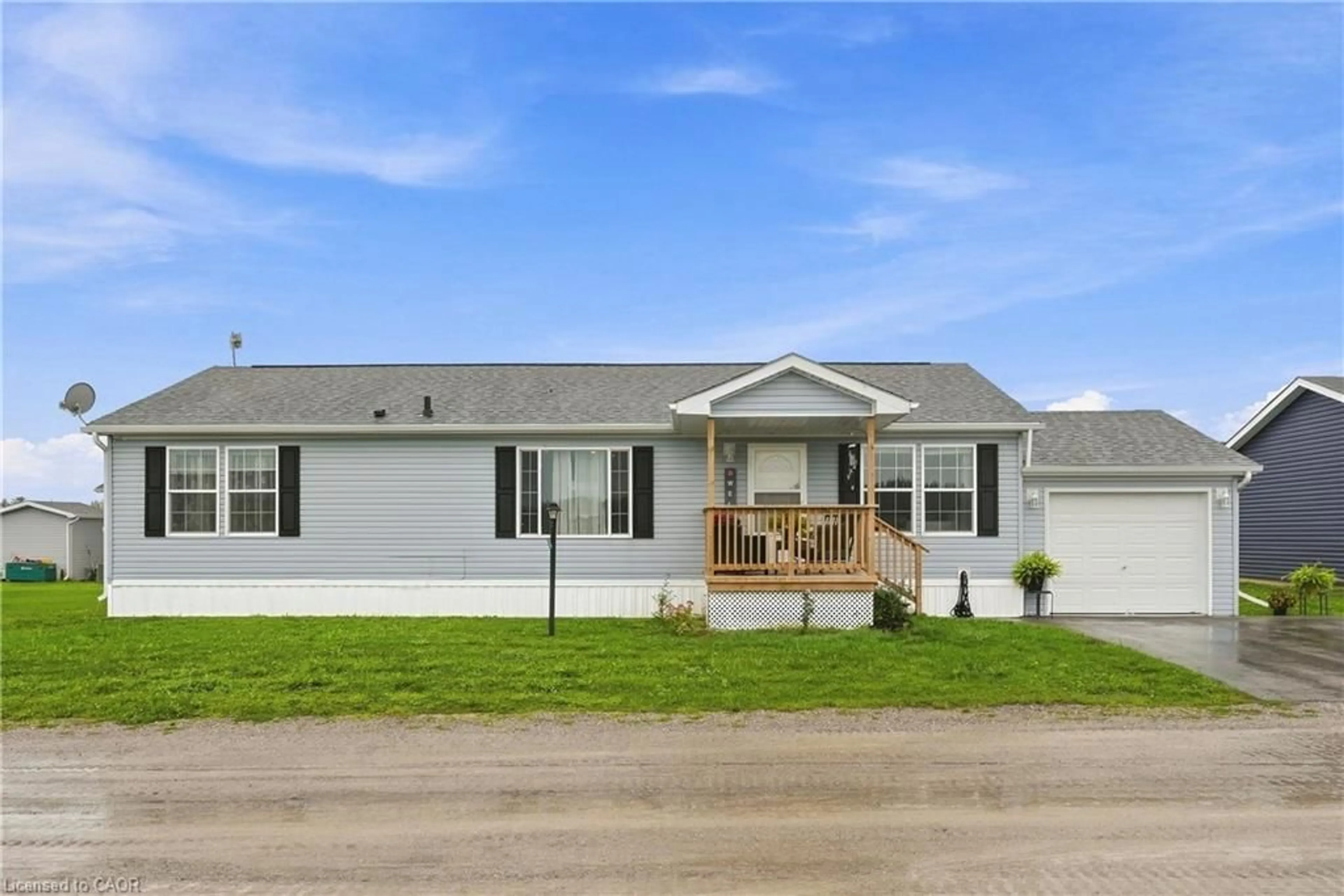 Home with vinyl exterior material, unknown for 27 Hickory Hollow, Nanticoke Ontario N0A 1P0