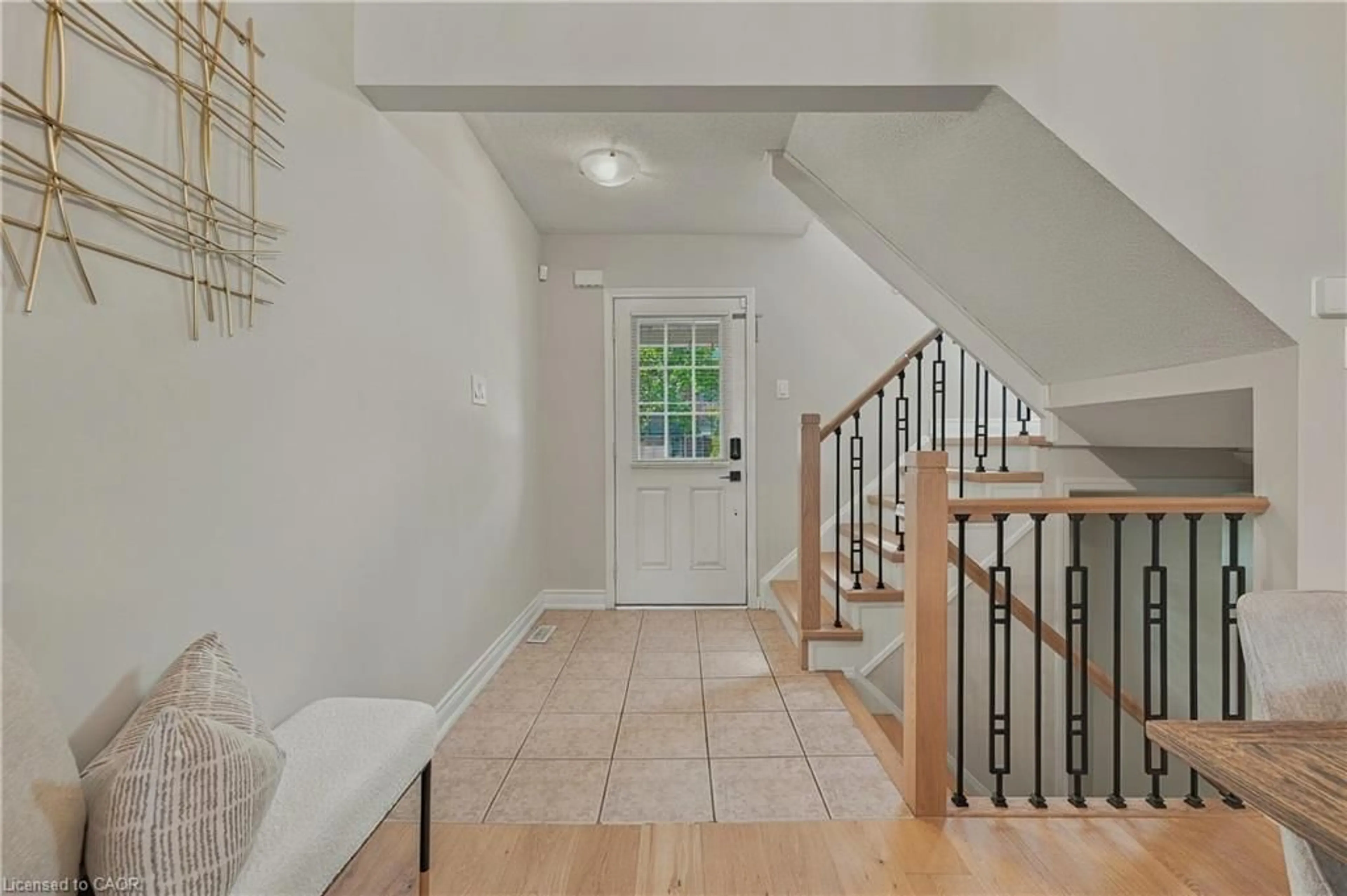 Indoor entryway for 629 Gervais Terr, Milton Ontario L9T 7R6