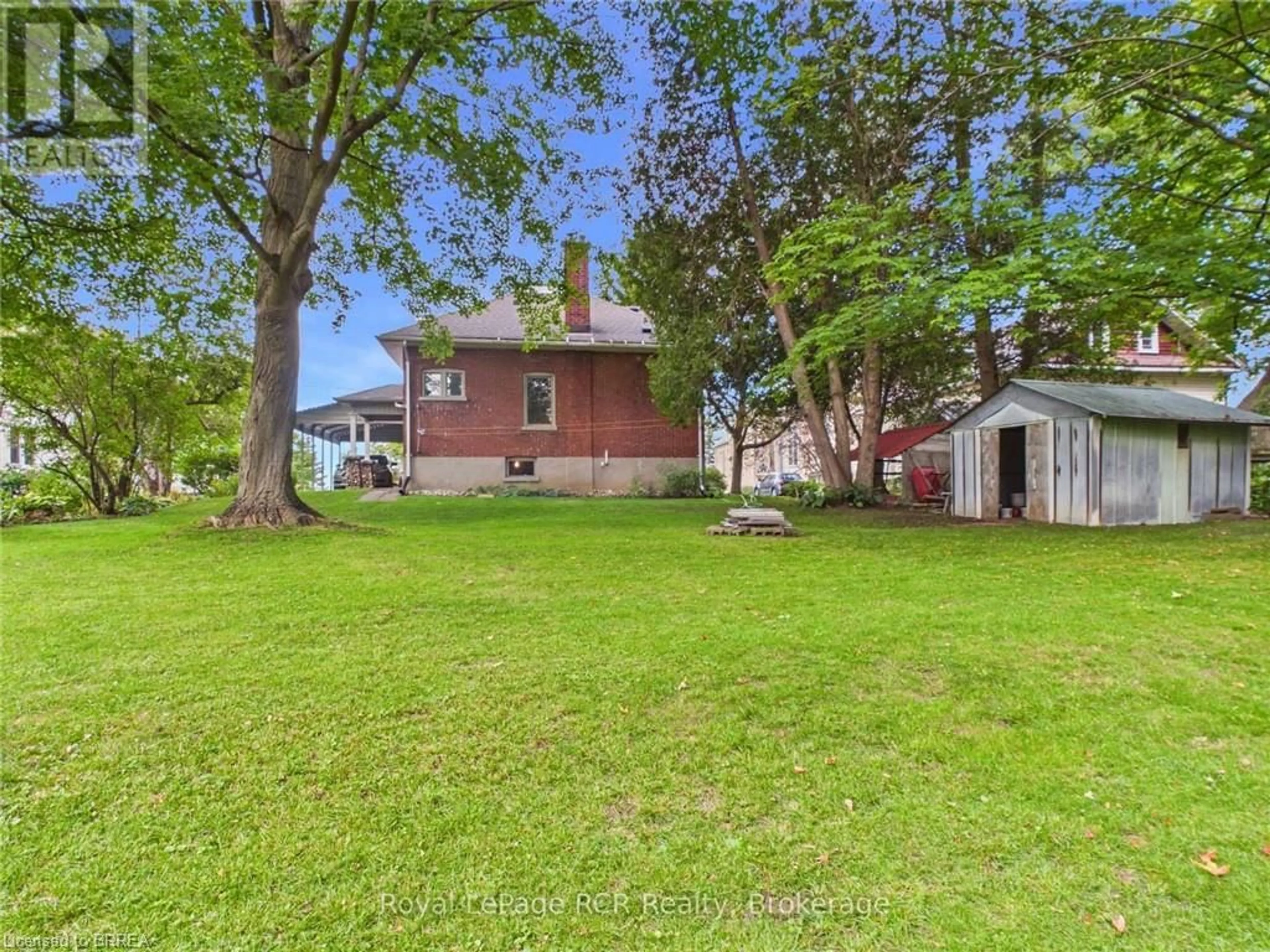 A pic from outside/outdoor area/front of a property/back of a property/a pic from drone, unknown for 565 Havelock St, Lucknow Ontario N0G 2H0