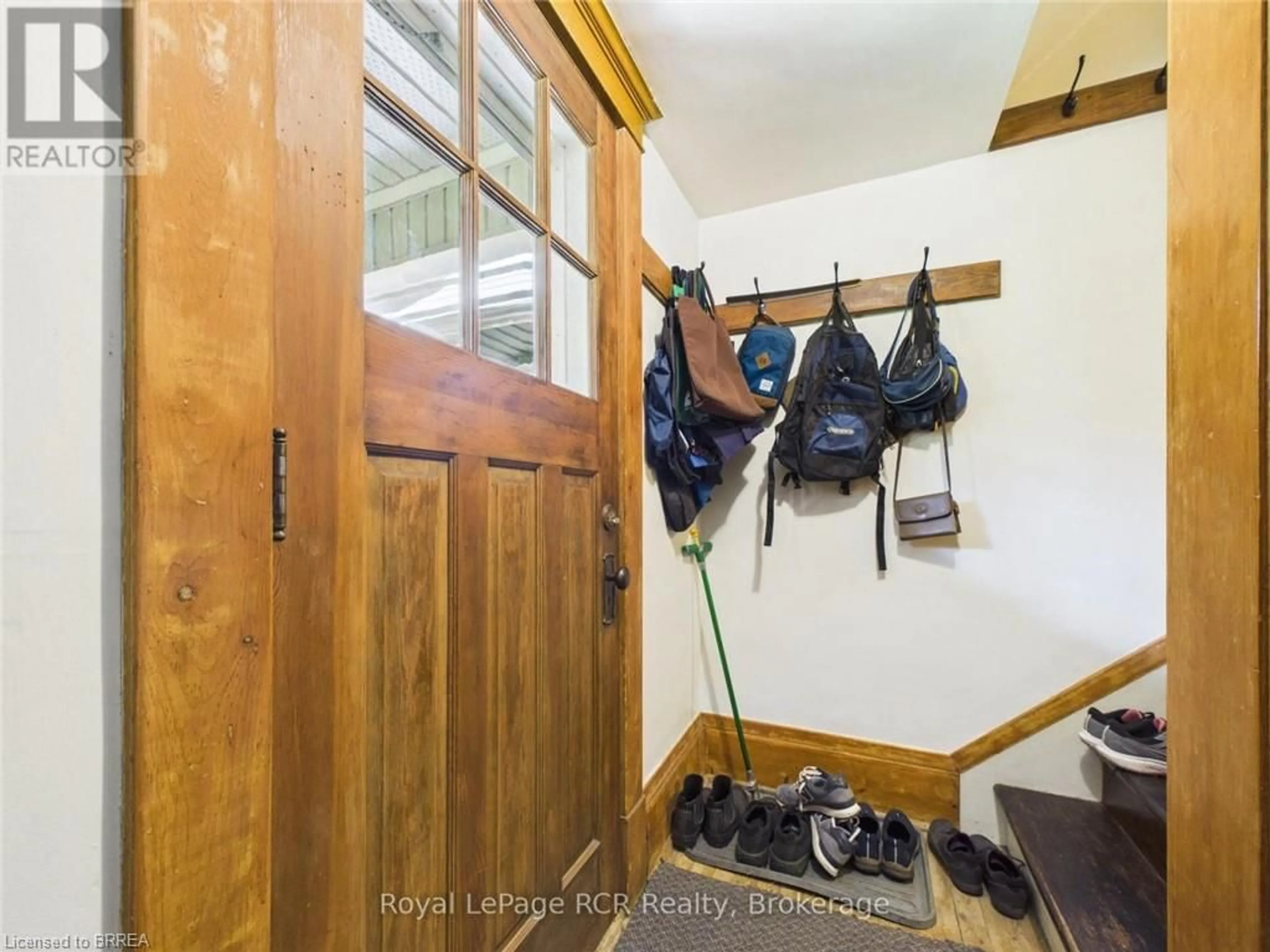 Indoor entryway for 565 Havelock St, Lucknow Ontario N0G 2H0