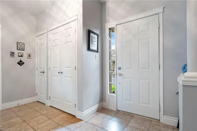 10 Cobblestone Dr #25, Paris 5