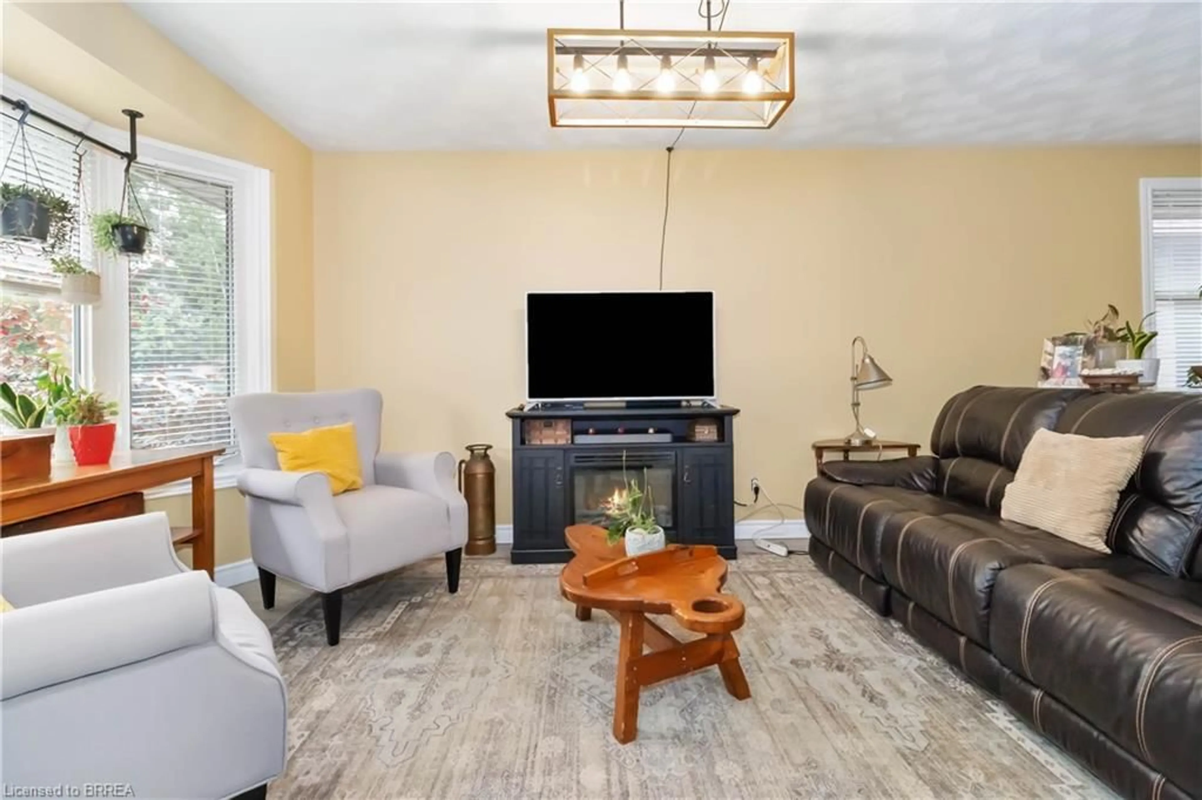Living room with furniture, unknown for 79 Donly Dr, Simcoe Ontario N3Y 5H1
