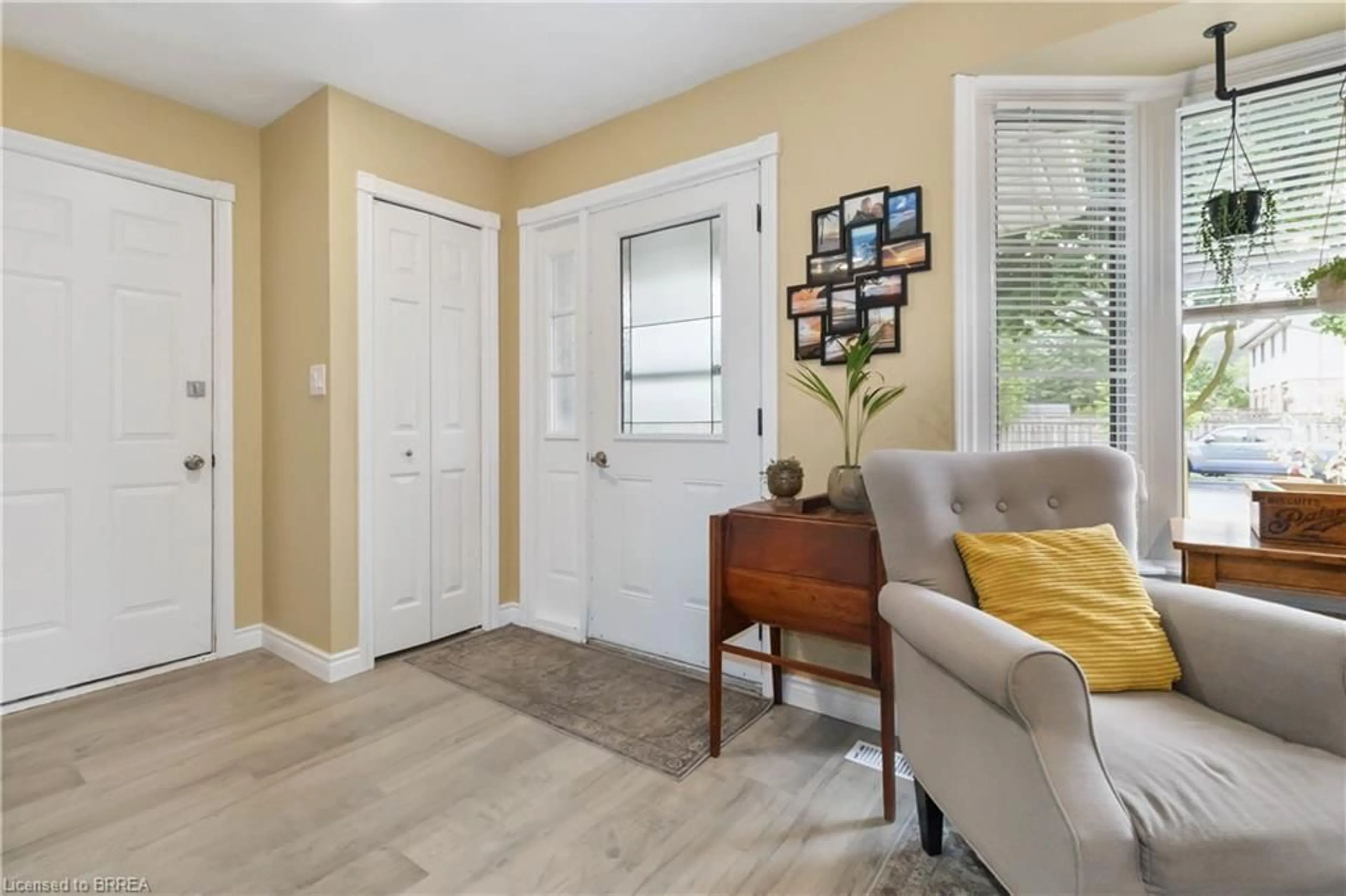 Living room with furniture, unknown for 79 Donly Dr, Simcoe Ontario N3Y 5H1