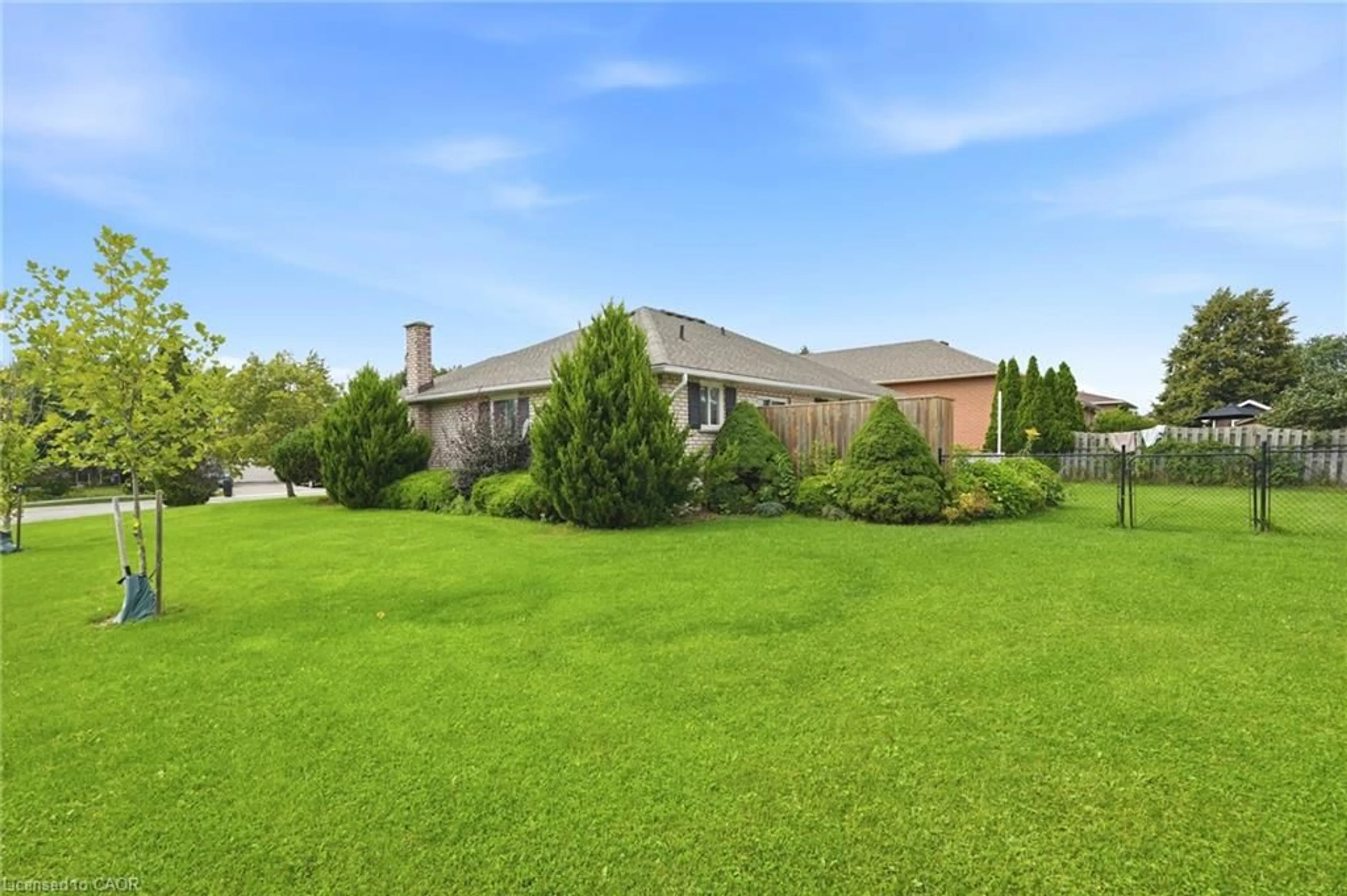 A pic from outside/outdoor area/front of a property/back of a property/a pic from drone, unknown for 9 Country Club Rd, Cayuga Ontario N0A 1E0