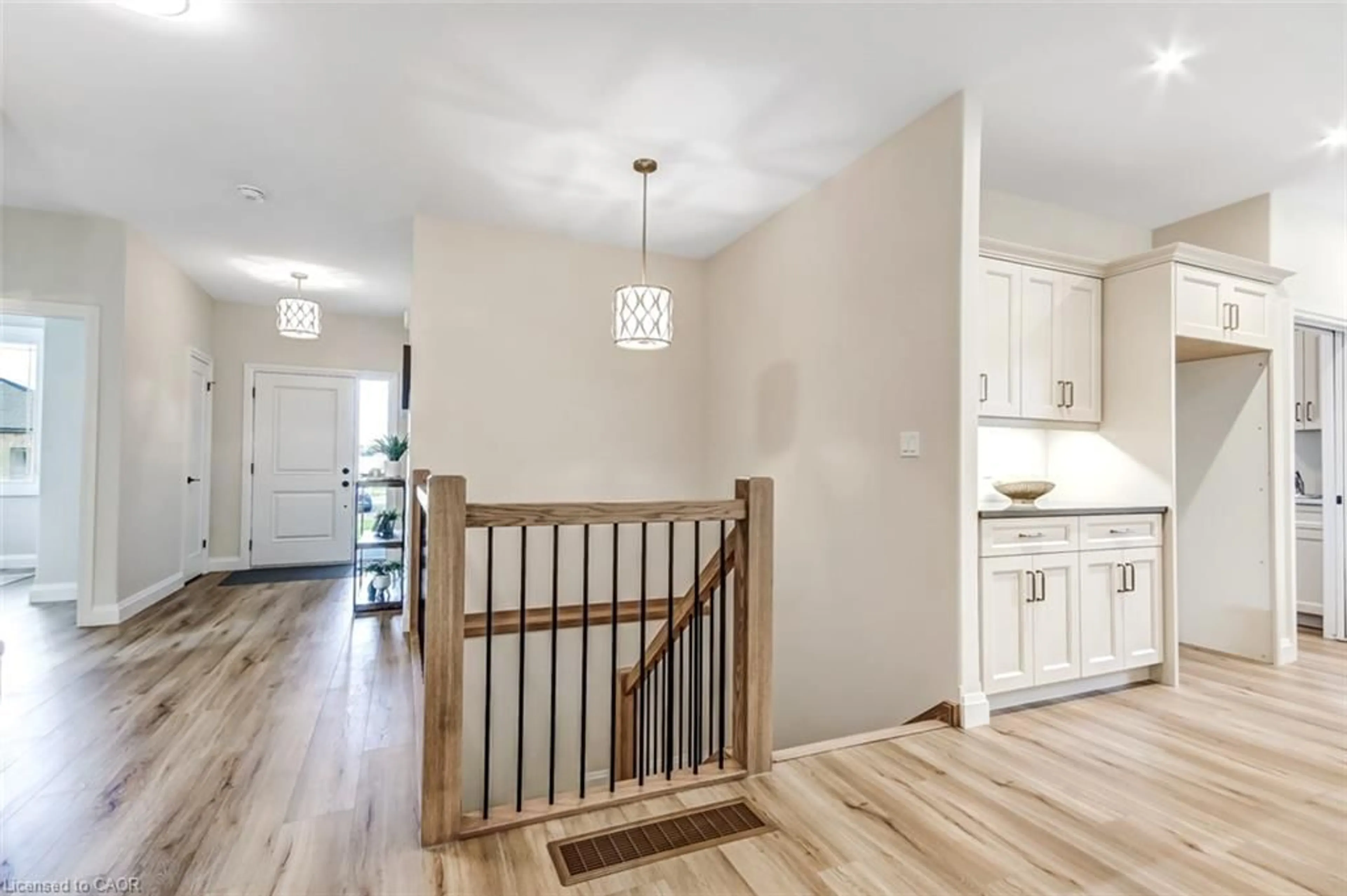 Indoor entryway for 42 Duchess Dr, Delhi Ontario N4B 0B3