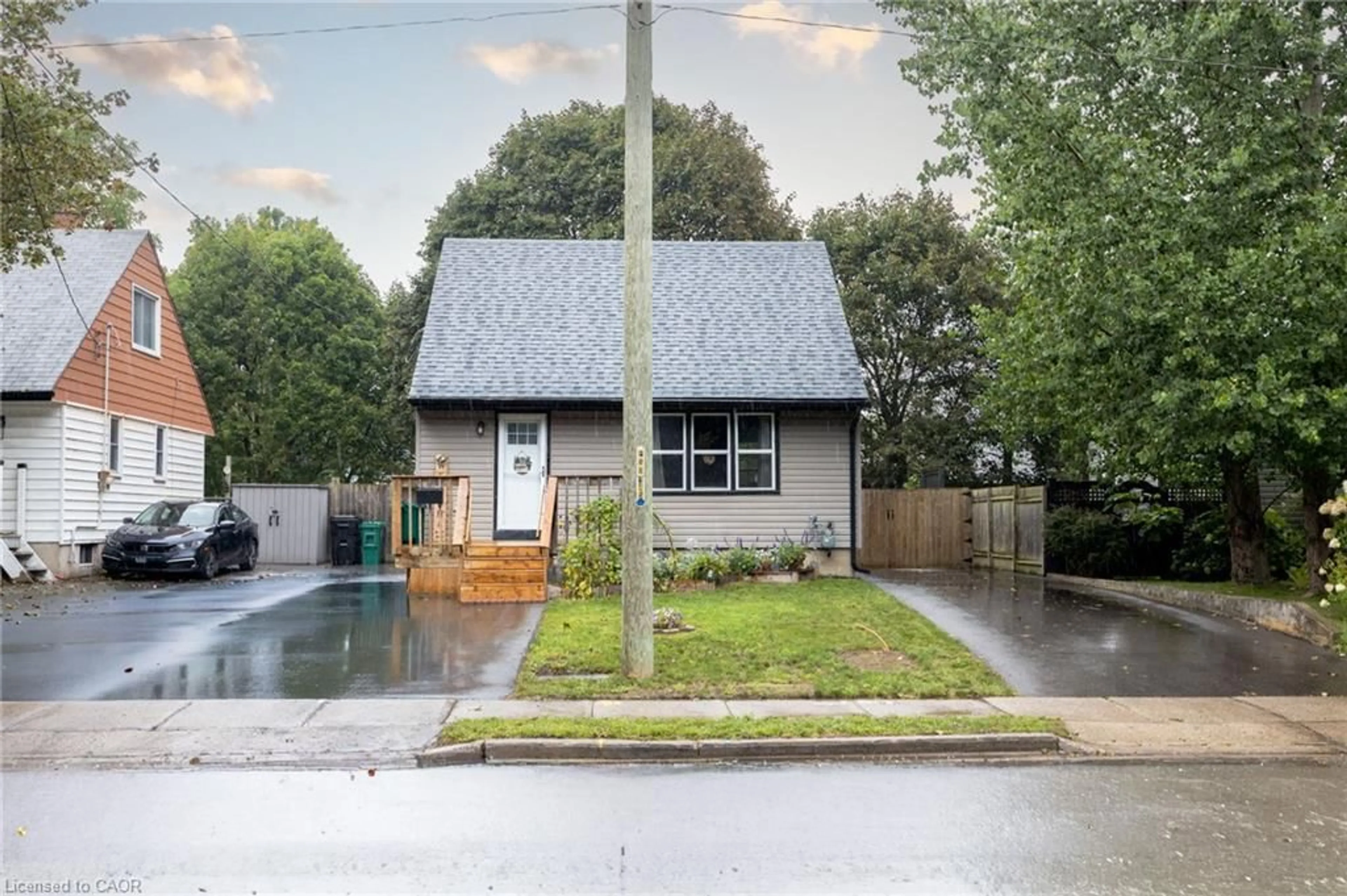 Unknown for 102 Stewart Ave, Cambridge Ontario N1R 2T9