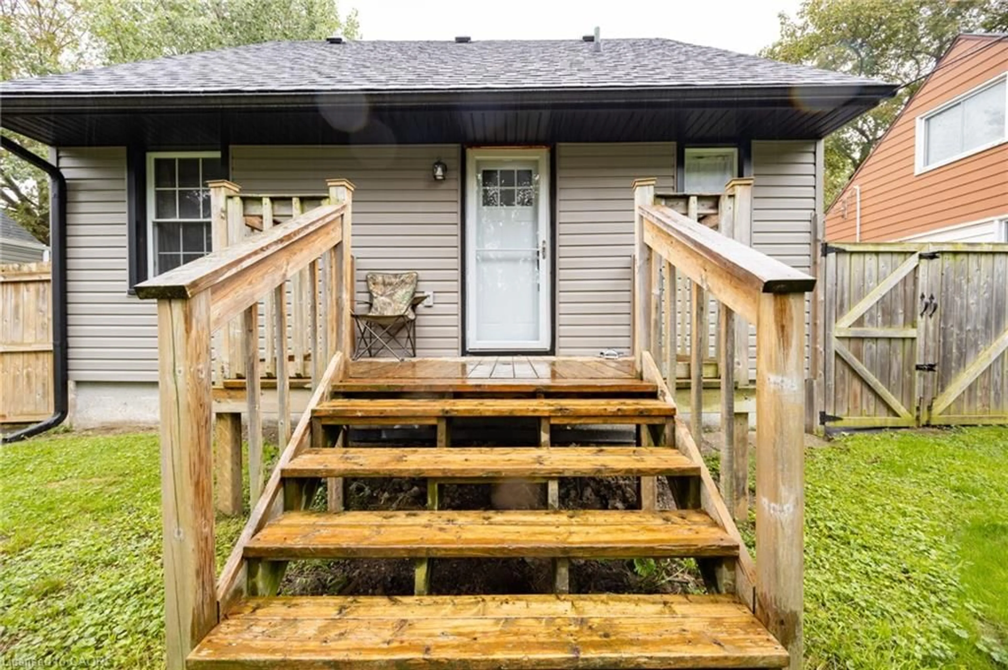 Patio, street for 102 Stewart Ave, Cambridge Ontario N1R 2T9