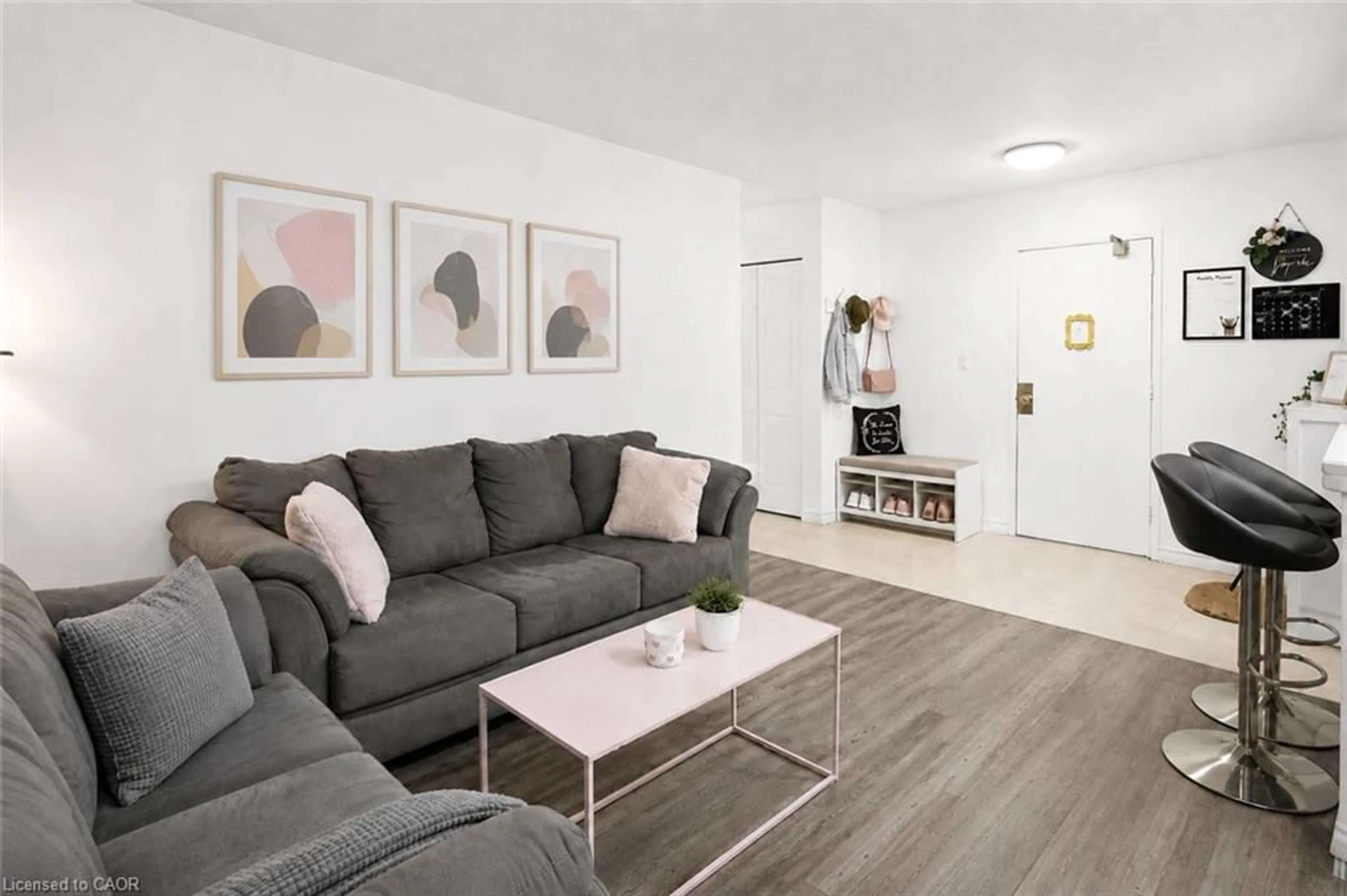 Living room with furniture, unknown for 264 Oakdale Ave #308, St. Catharines Ontario L2P 2K4