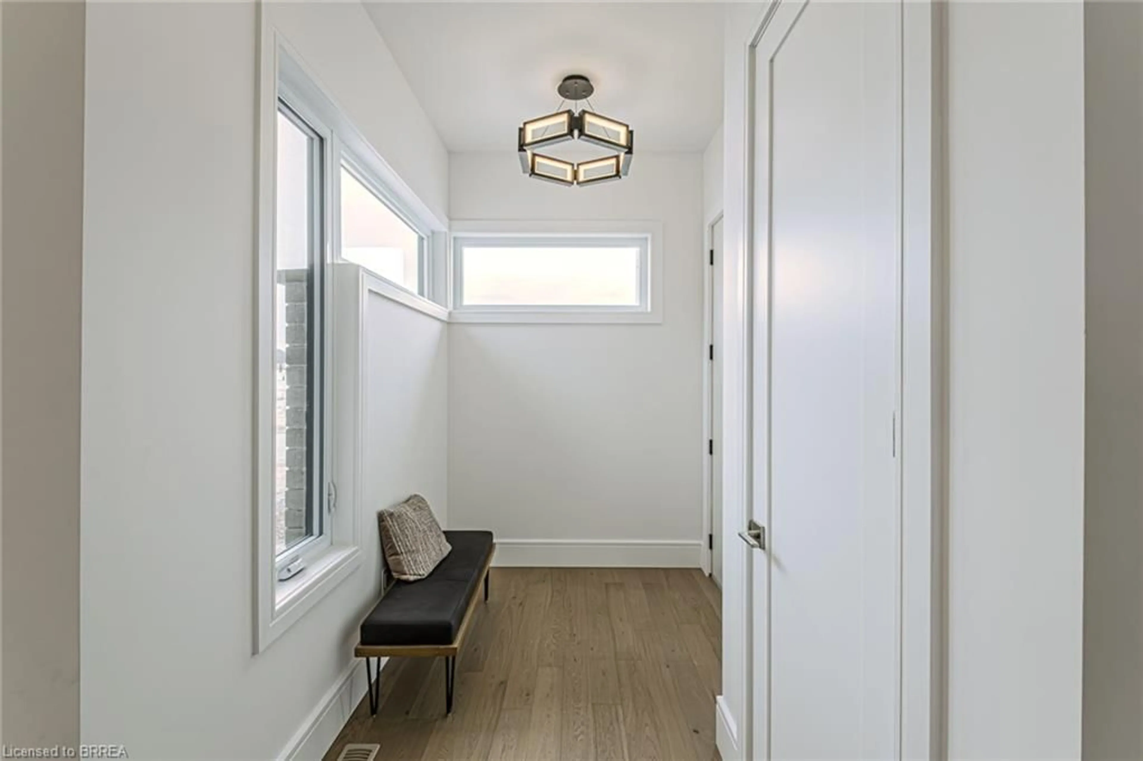 Indoor entryway for 2 Hudson Dr, Brantford Ontario N3T 6V6