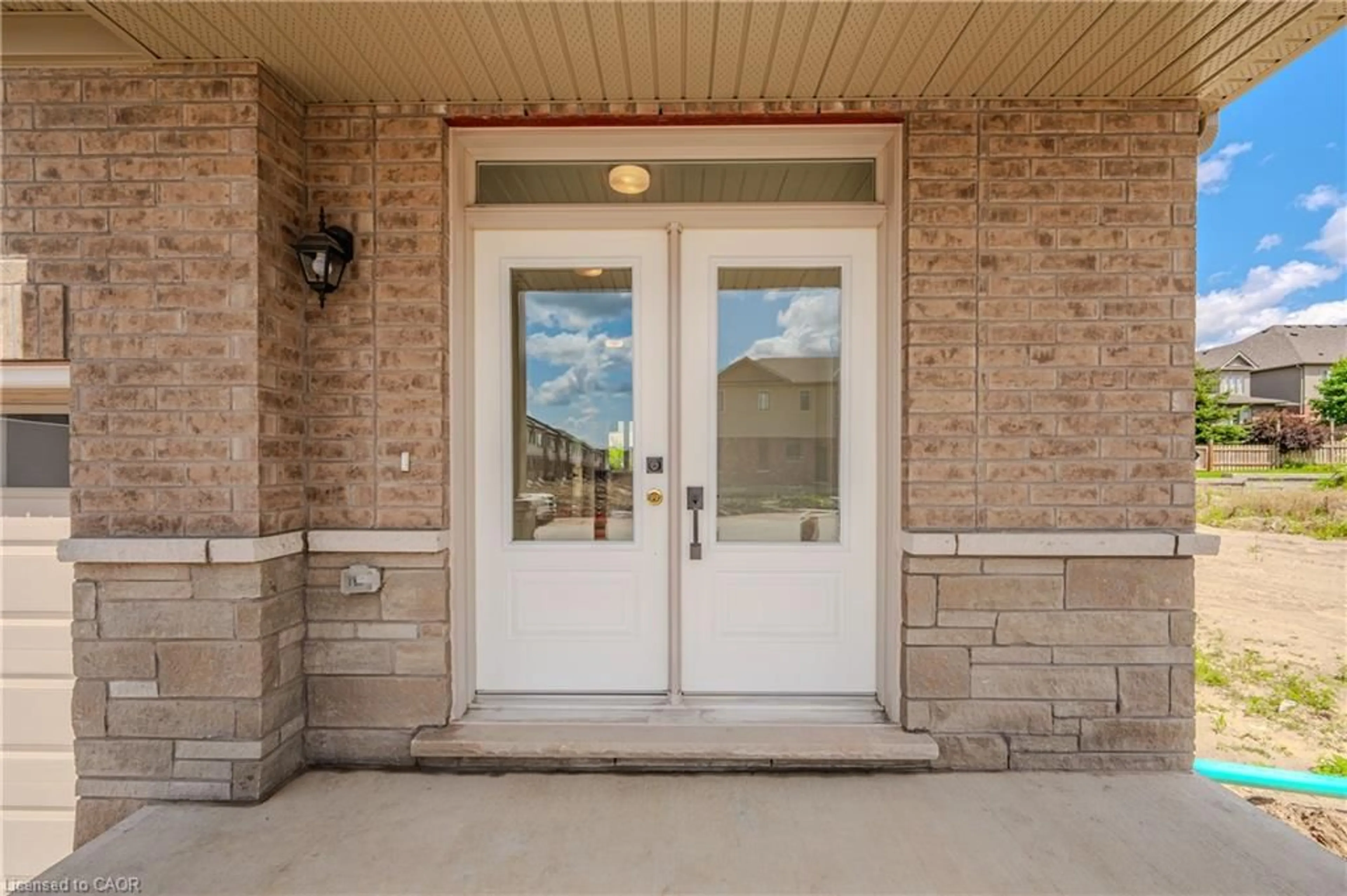 Indoor entryway for 350 Robert Woolner St, Ayr Ontario N0B 1E0