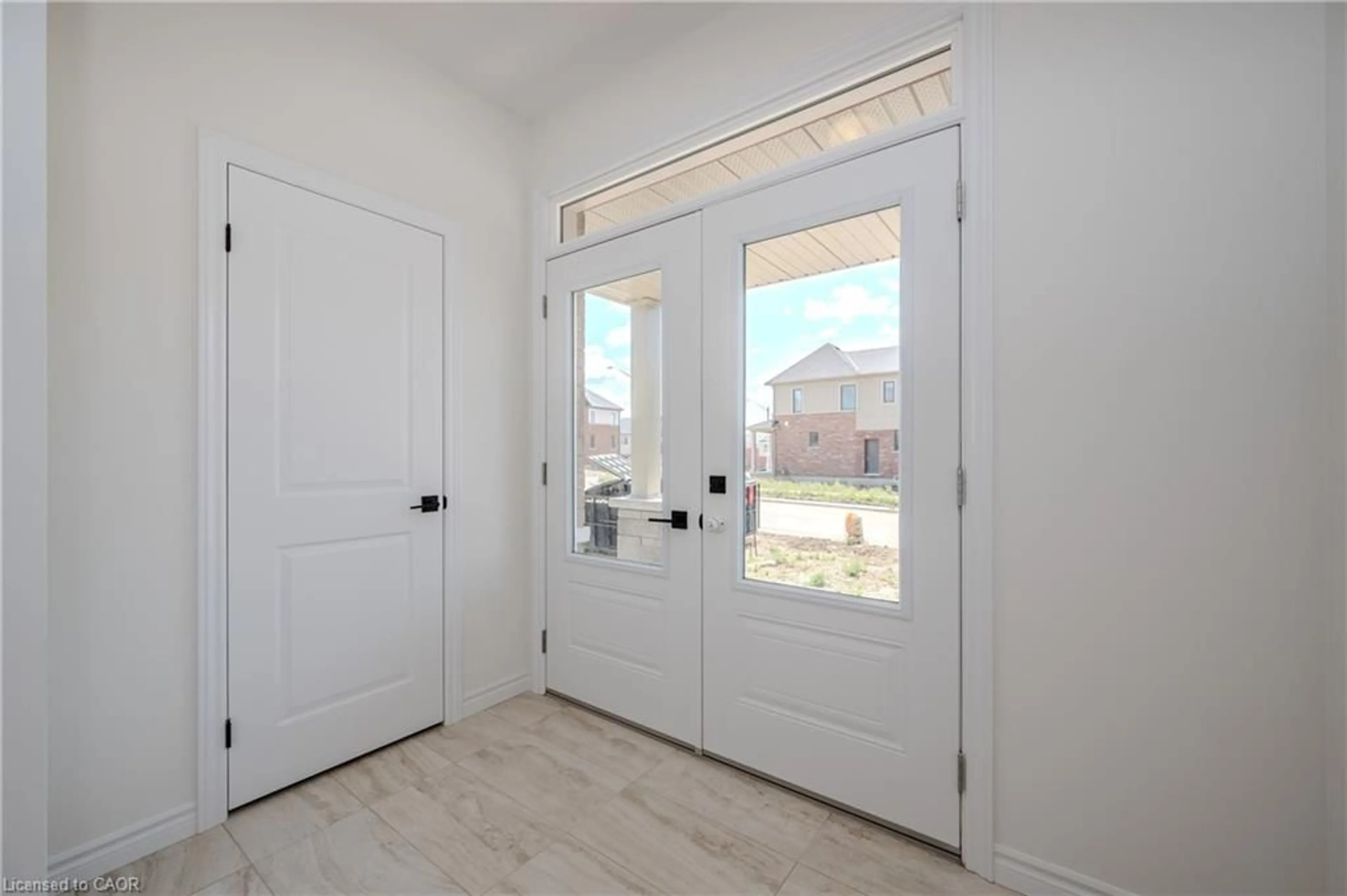 Indoor entryway for 350 Robert Woolner St, Ayr Ontario N0B 1E0