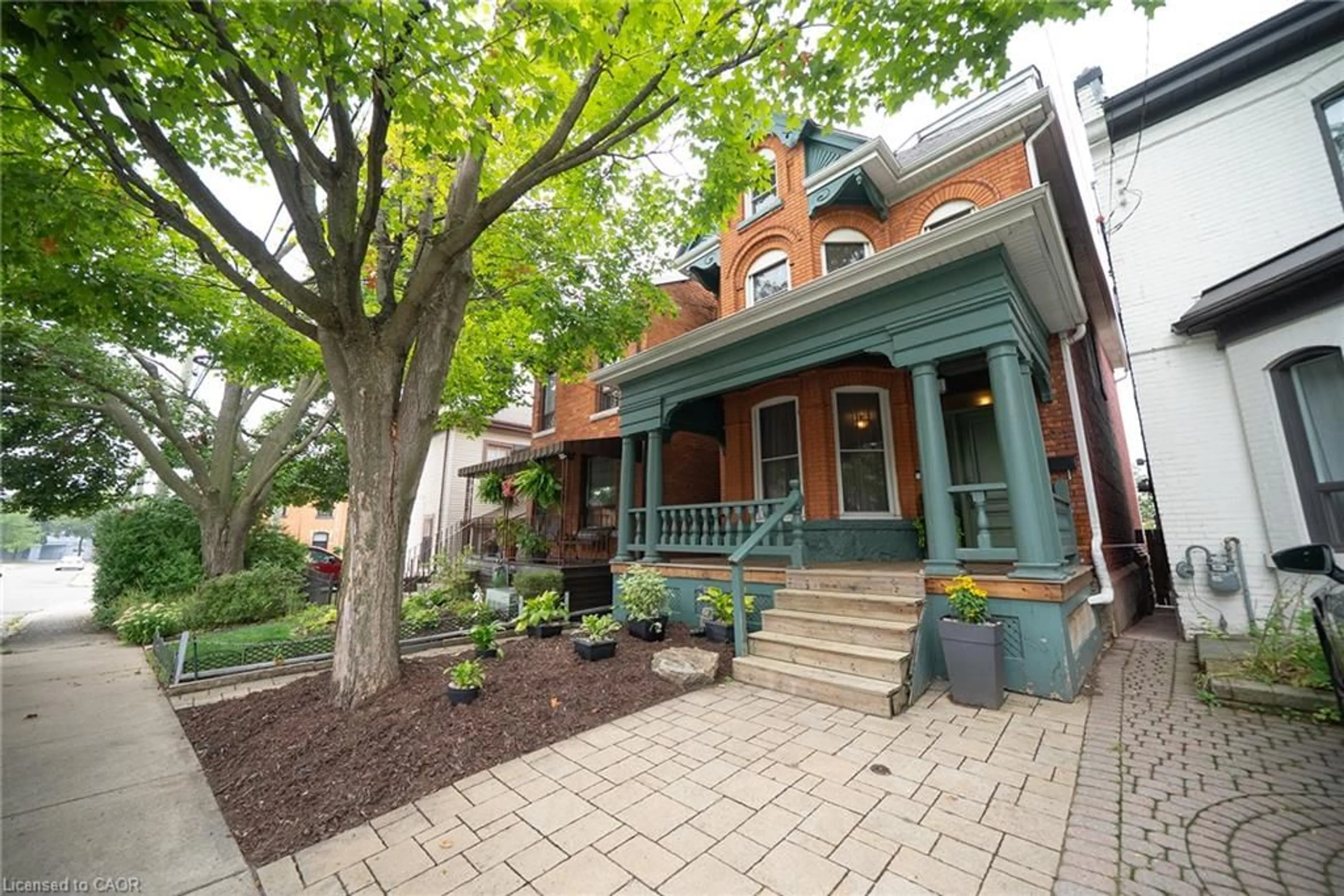 Home with brick exterior material, street for 102 Pearl St, Hamilton Ontario L8R 2Z3