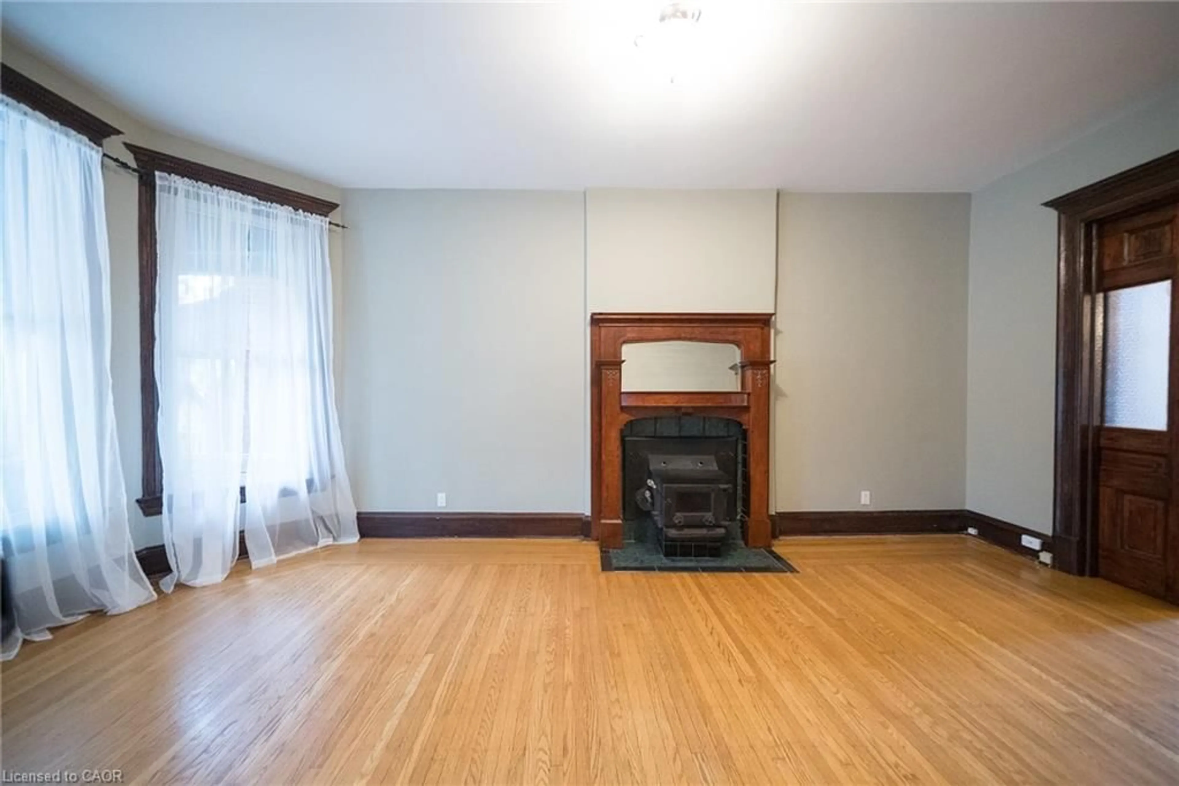 A pic of a room for 102 Pearl St, Hamilton Ontario L8R 2Z3