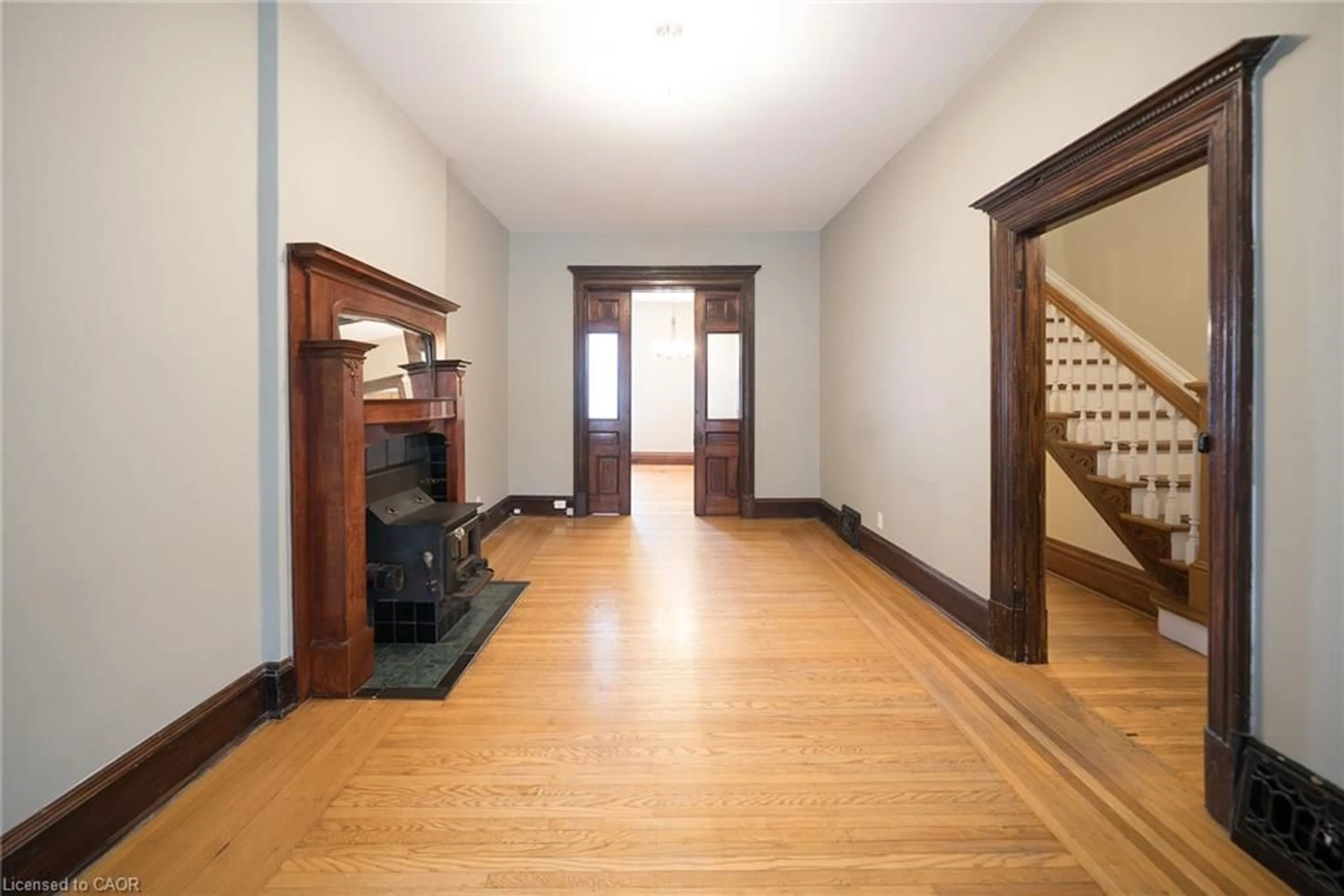 Indoor foyer for 102 Pearl St, Hamilton Ontario L8R 2Z3