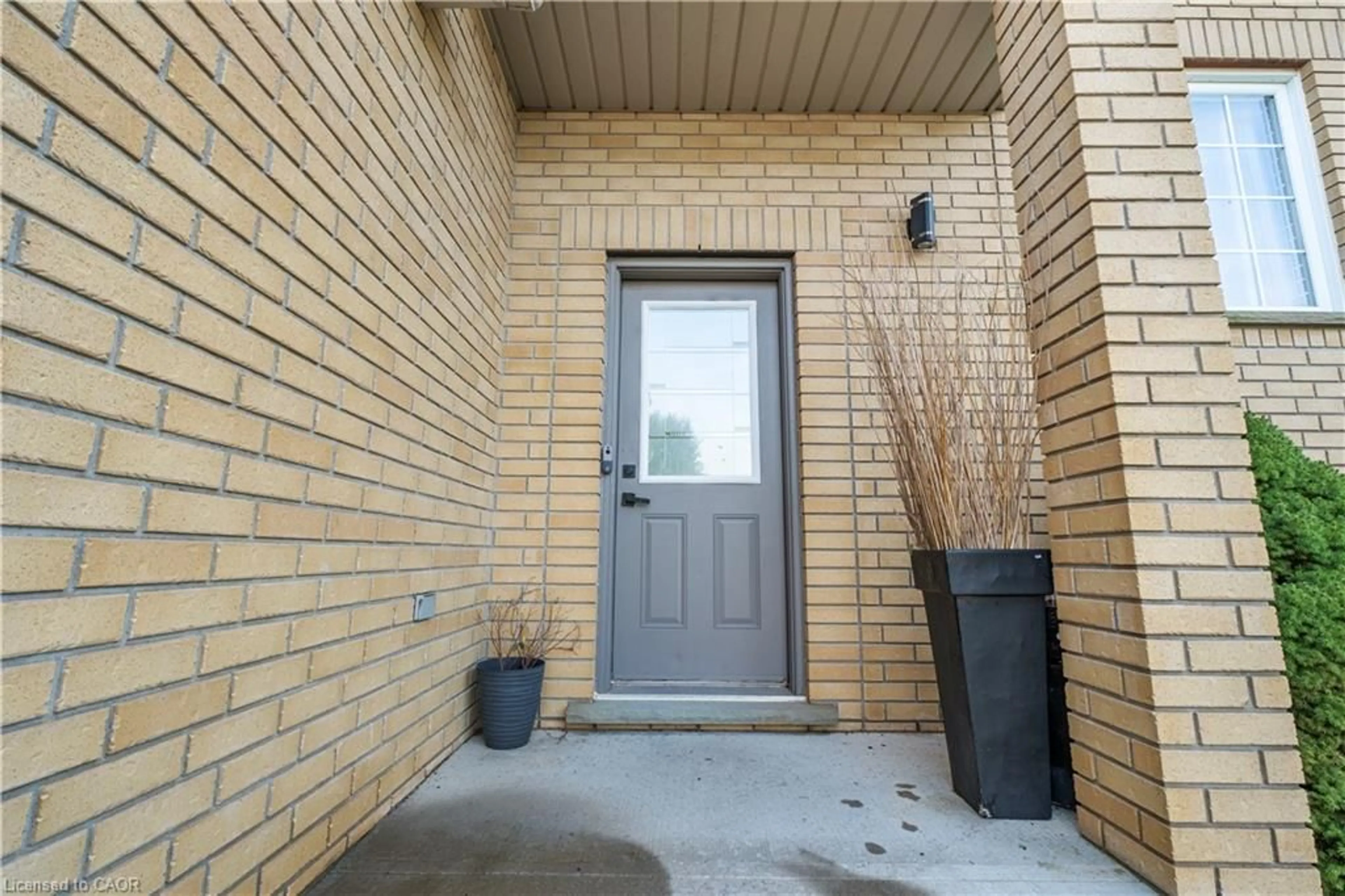 Indoor entryway for 63 Donegal Dr, Brantford Ontario N3T 6L2