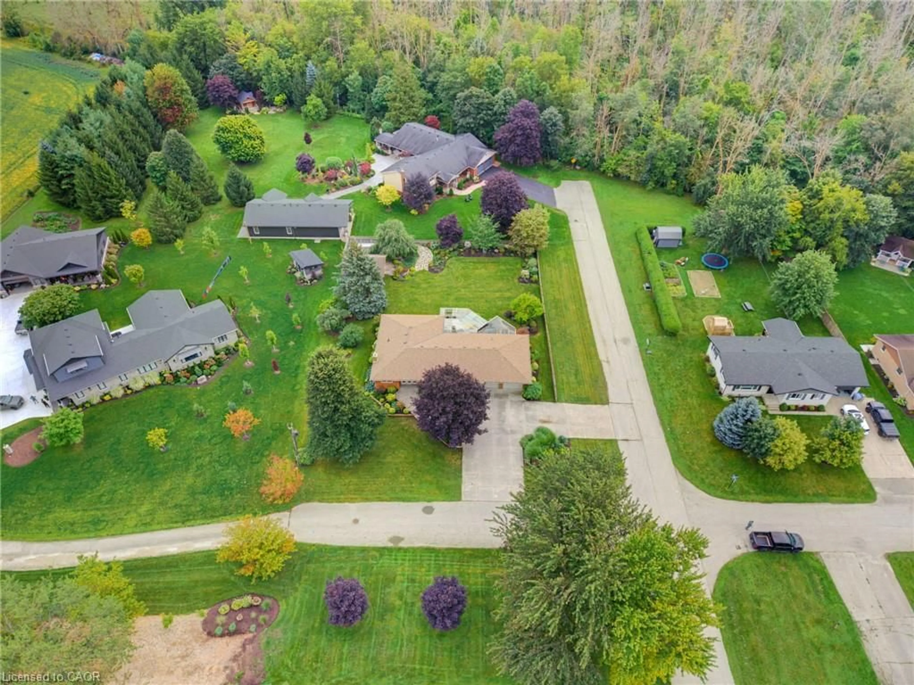 A pic from outside/outdoor area/front of a property/back of a property/a pic from drone, street for 298 Woodview Dr, Atwood Ontario N0G 1B0