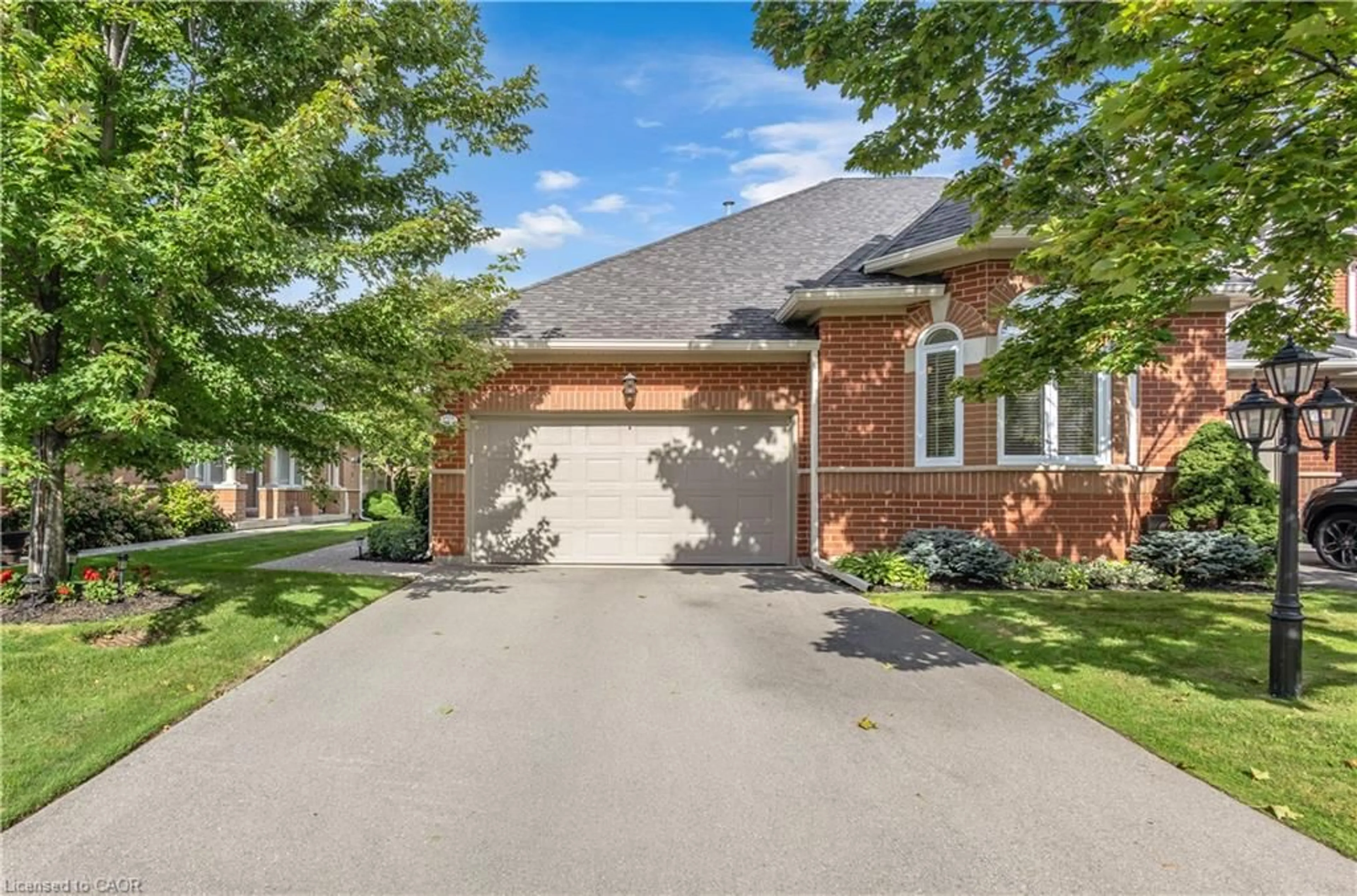 Home with brick exterior material, street for 2175 Country Club Dr #4, Burlington Ontario L7M 4H9