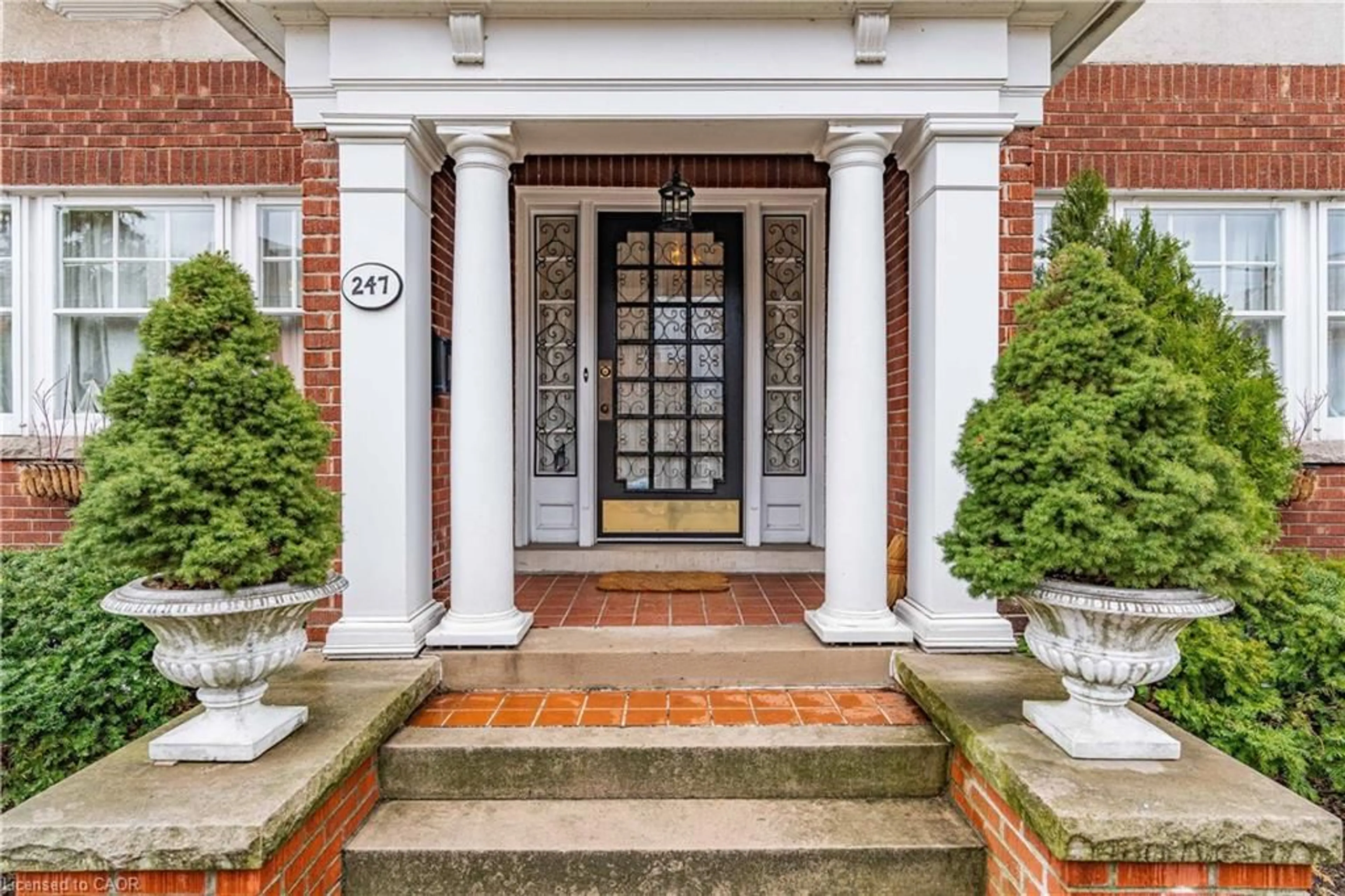 Indoor entryway for 247 Macnab St, Hamilton Ontario L8P 3E2