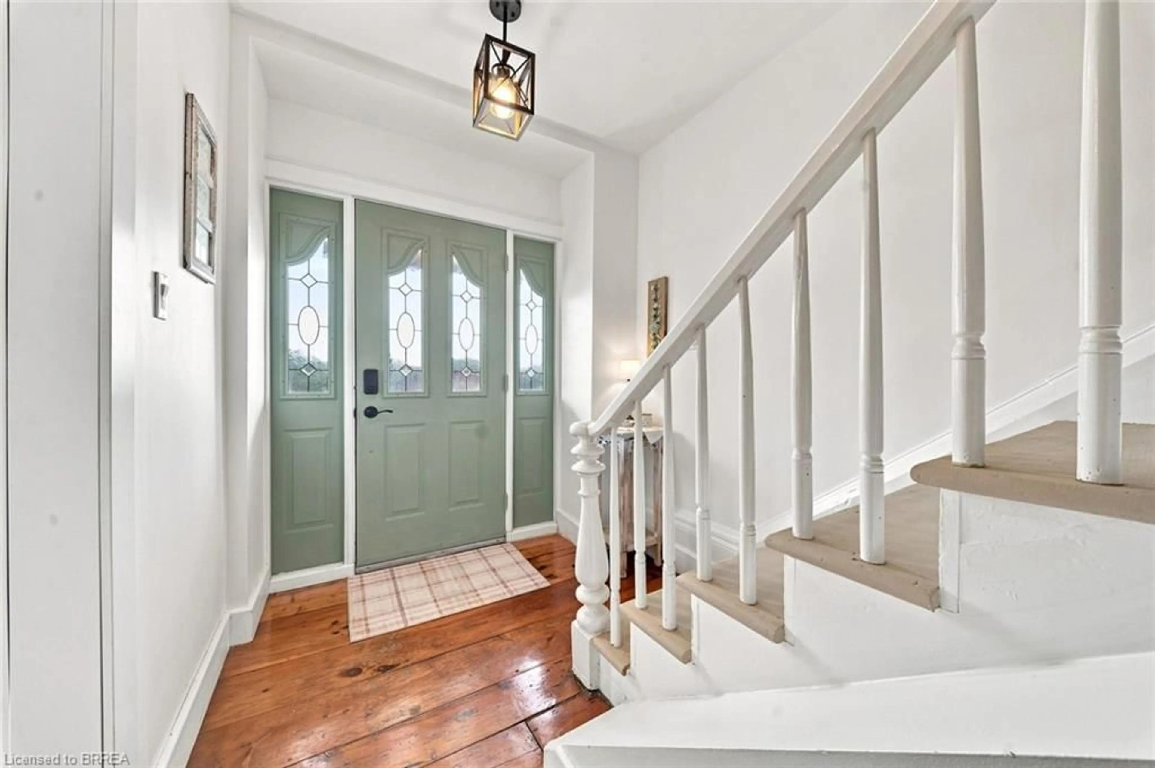 Indoor entryway for 183 Dalton Rd, Delhi Ontario N4B 1B4