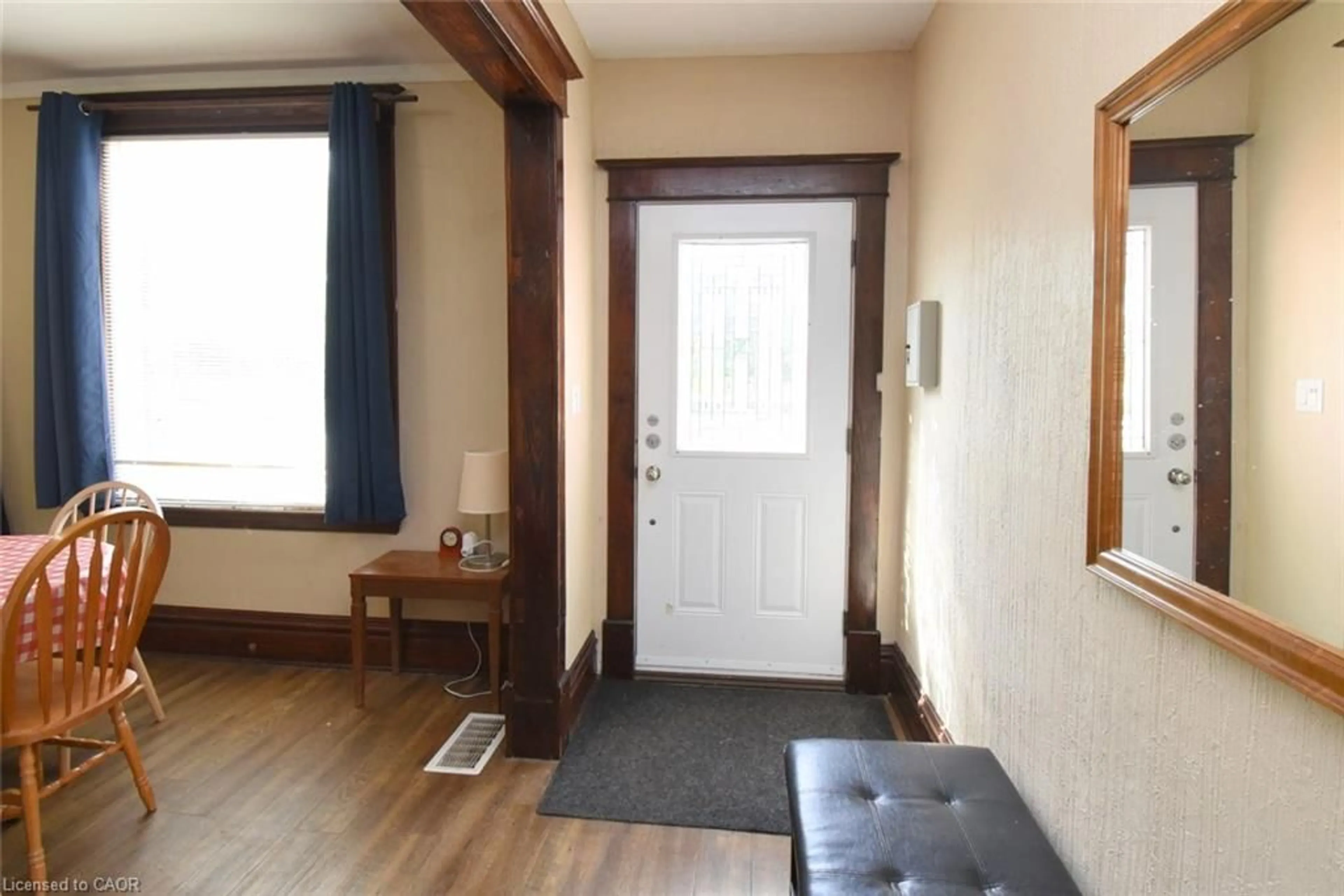 Unknown for 734 King St, Hamilton Ontario L8S 1J8