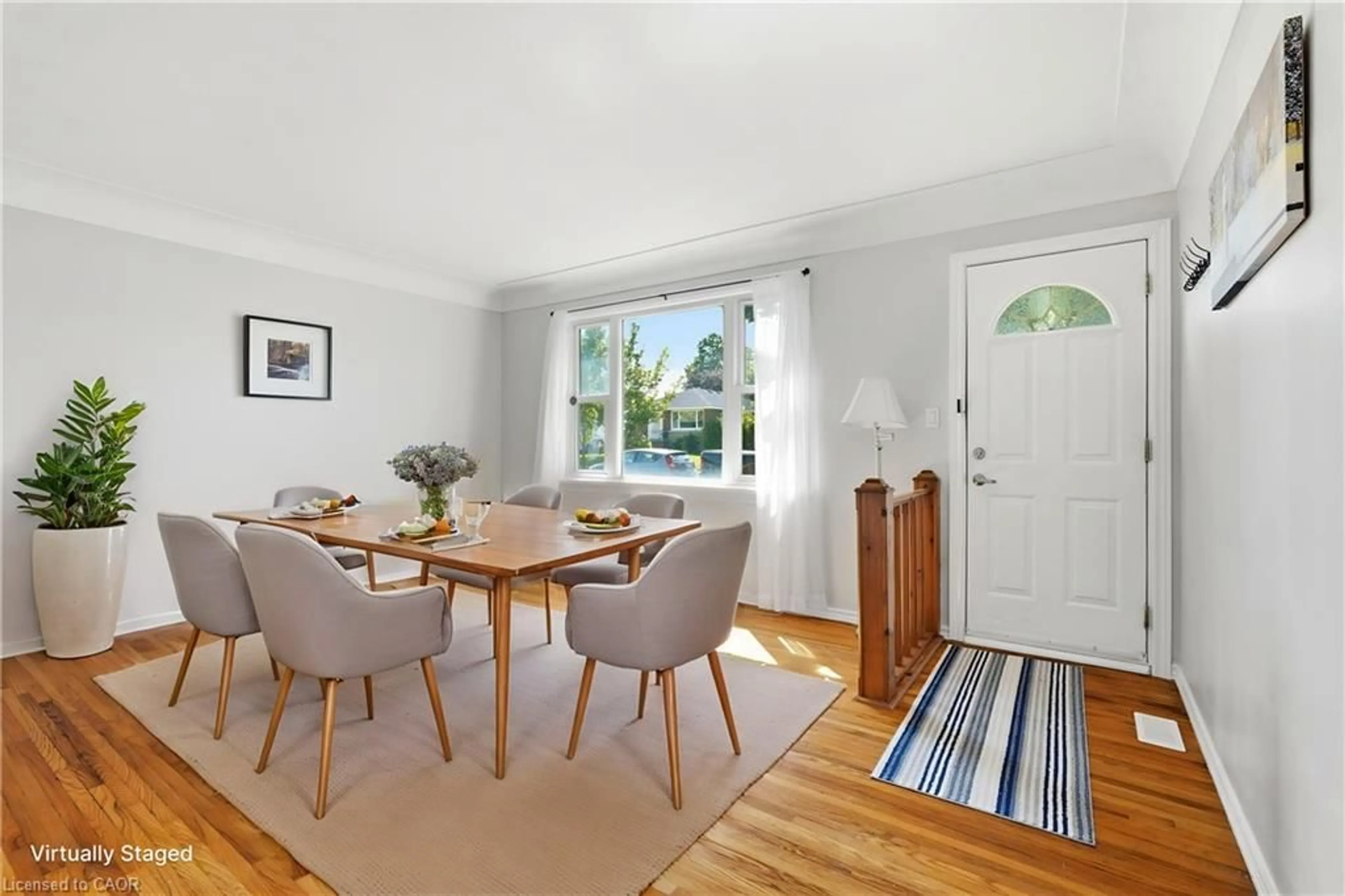 Dining room, wood/laminate floor for 197 East 44th St, Hamilton Ontario L8T 3Y5