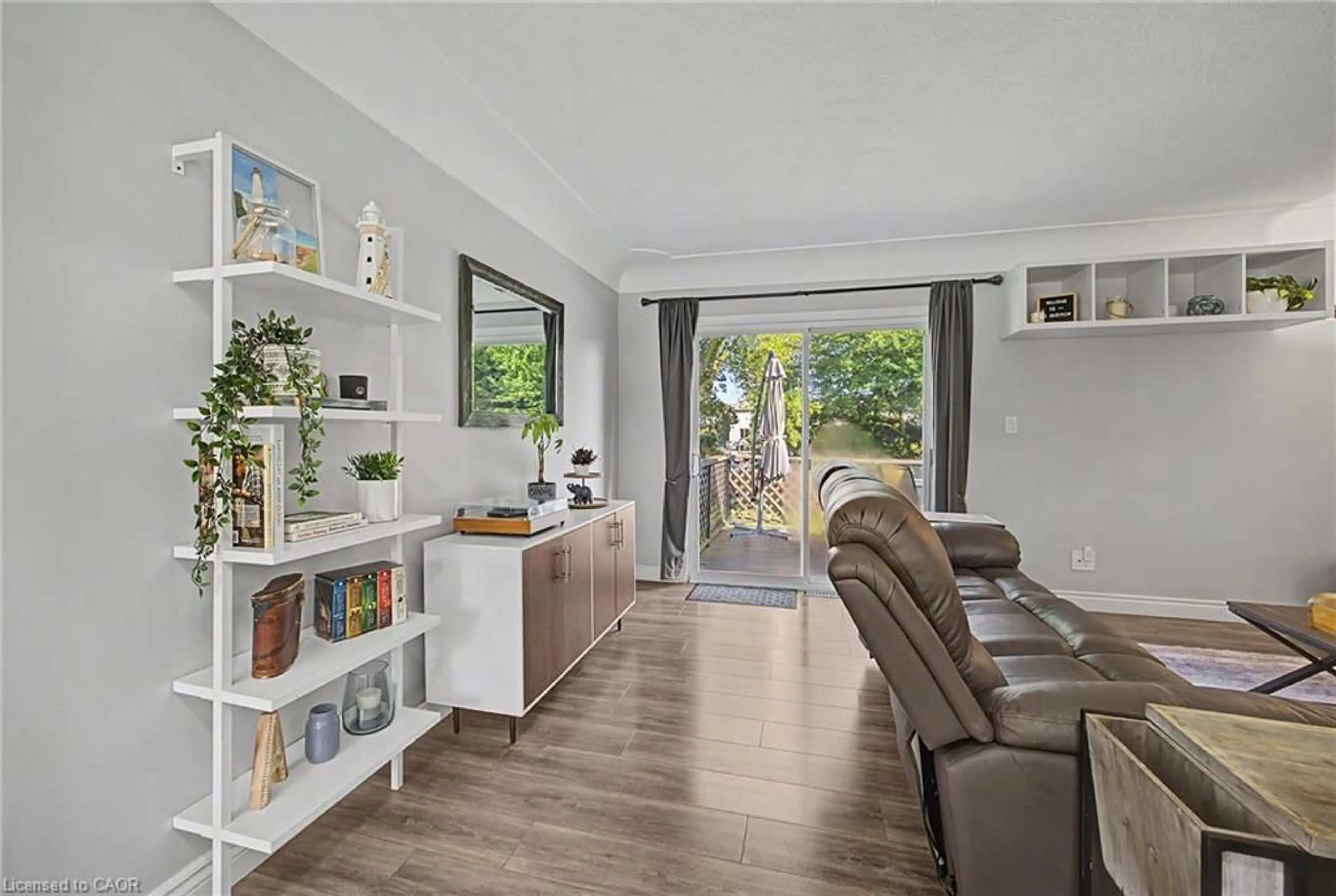 Living room with furniture, wood/laminate floor for 4 Fairview St, Tillsonburg Ontario N4G 1A1