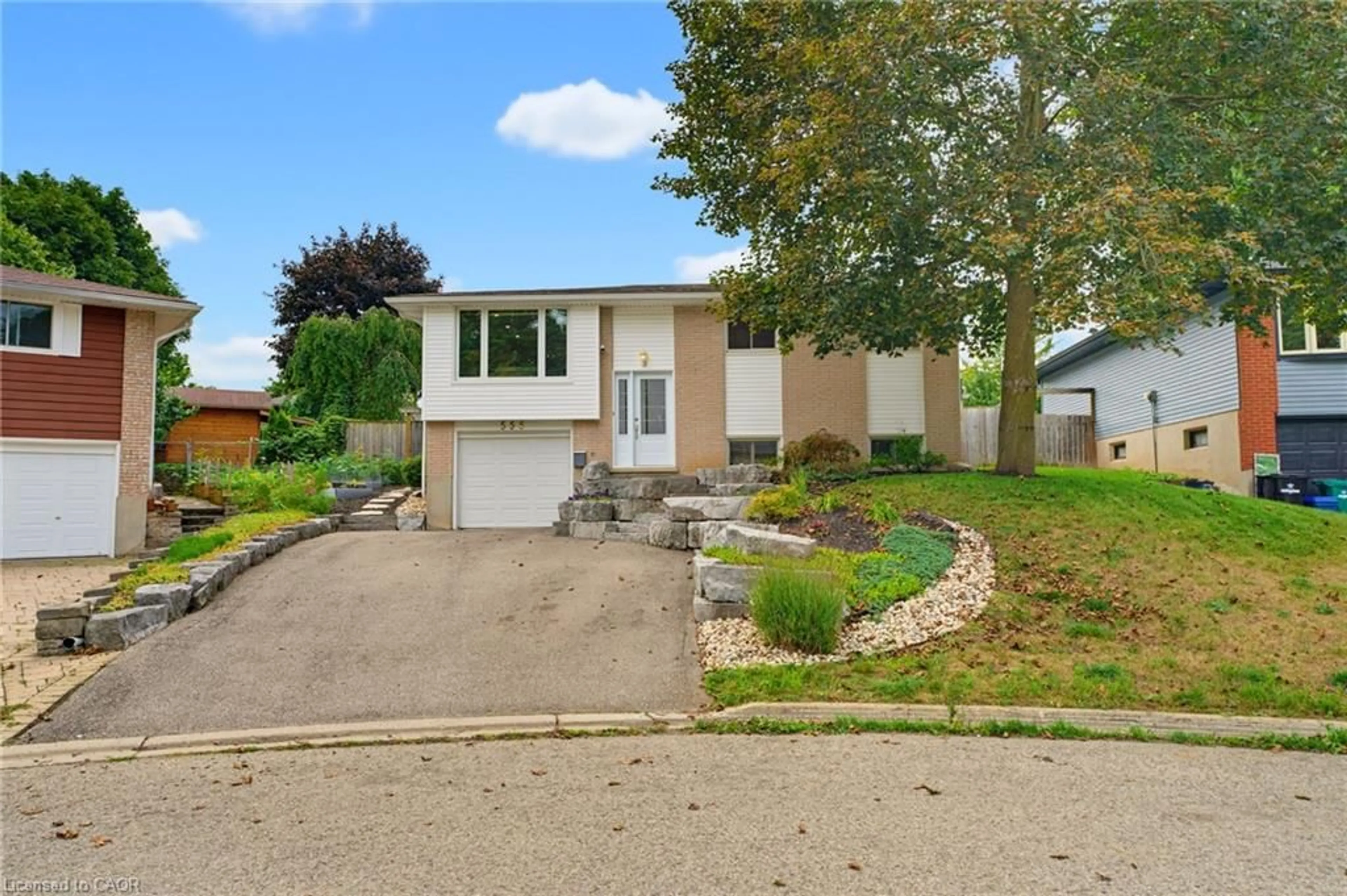 Home with vinyl exterior material, street for 555 Elm Ridge Pl, Waterloo Ontario N2L 4P6