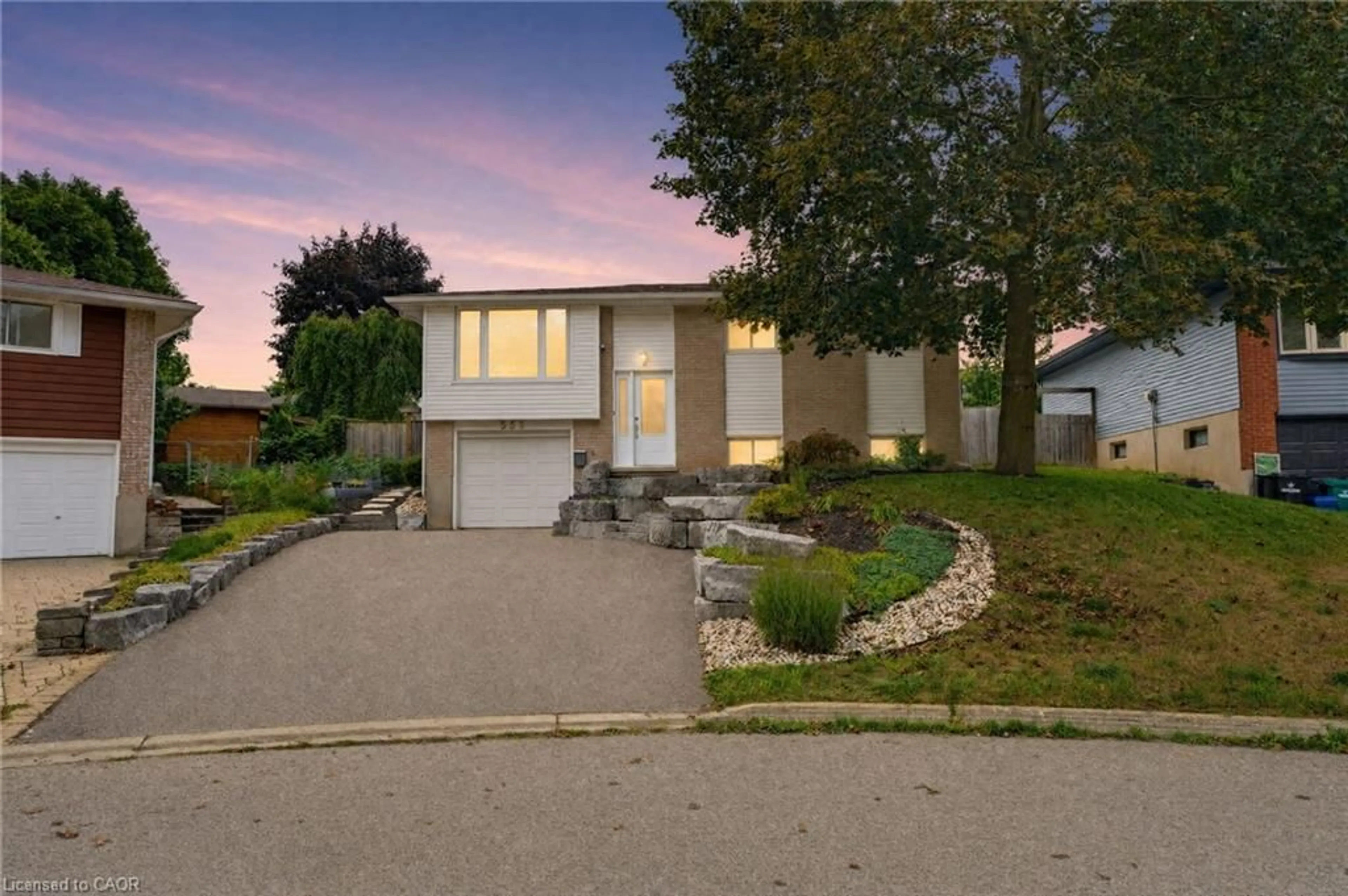 Home with vinyl exterior material, street for 555 Elm Ridge Pl, Waterloo Ontario N2L 4P6