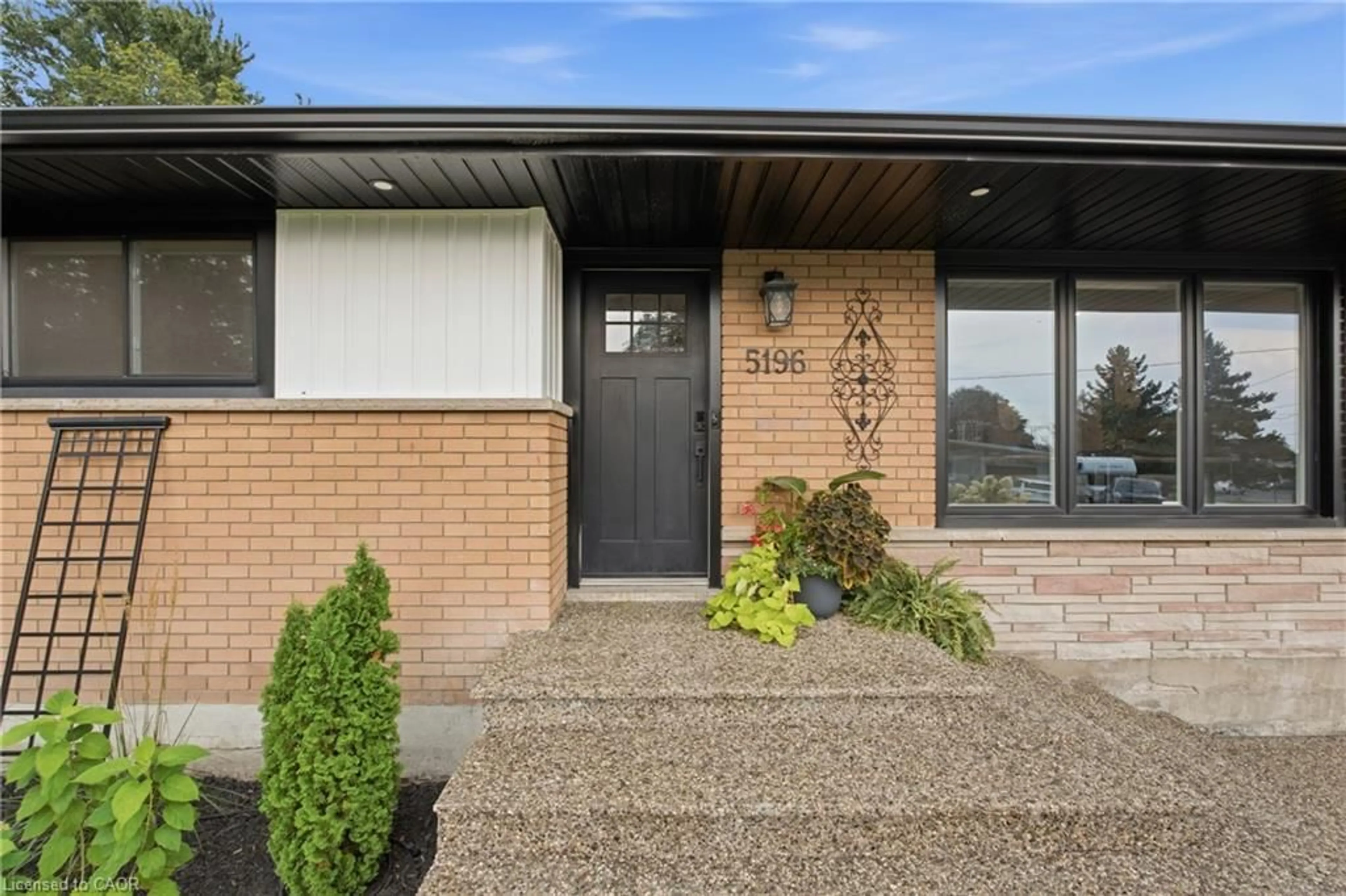 Home with brick exterior material, street for 5196 Elm St, Beamsville Ontario L0R 1B8