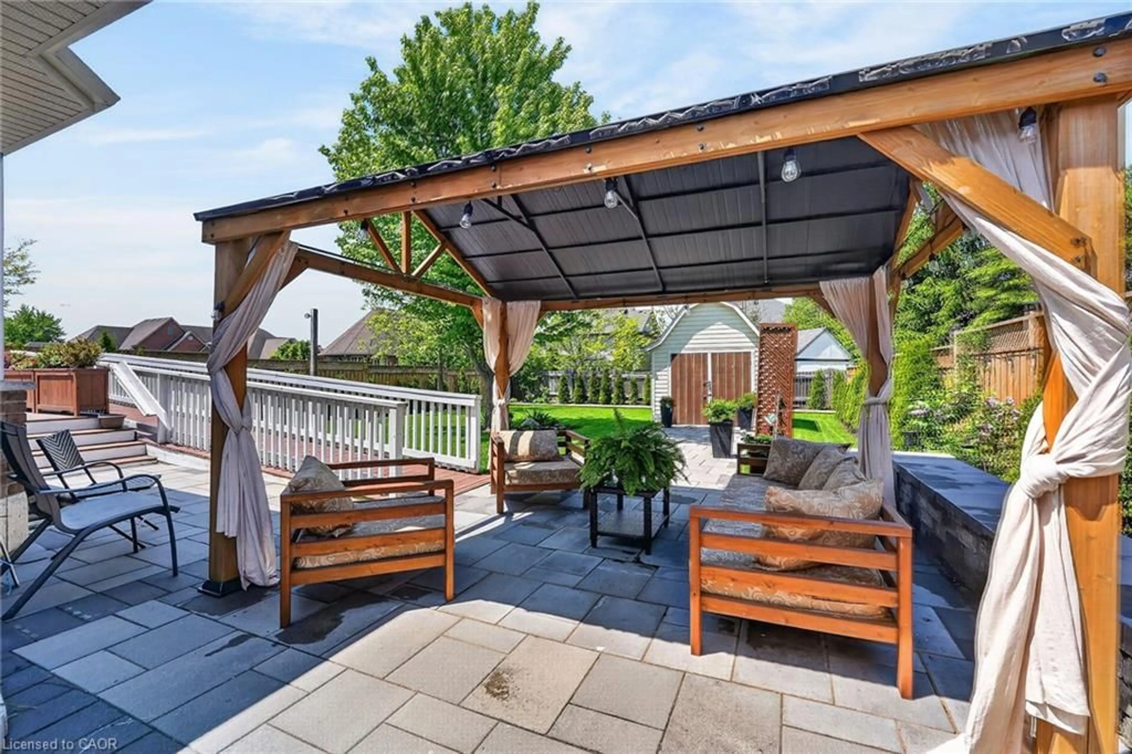 Patio, street for 353 Station St, Smithville Ontario L0R 2A0