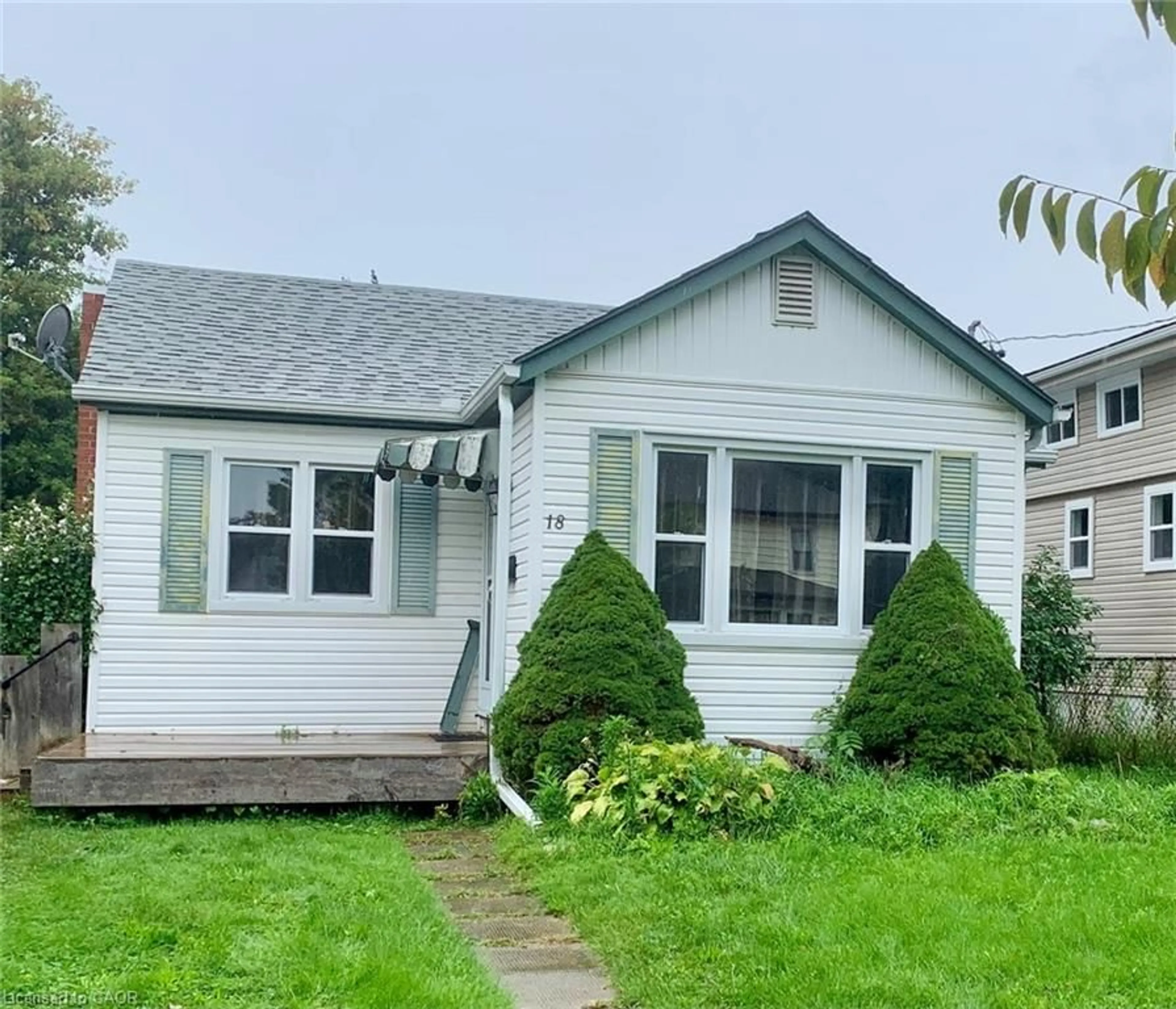 Home with vinyl exterior material, street for 18 Nelson St, Simcoe Ontario N3Y 3E3