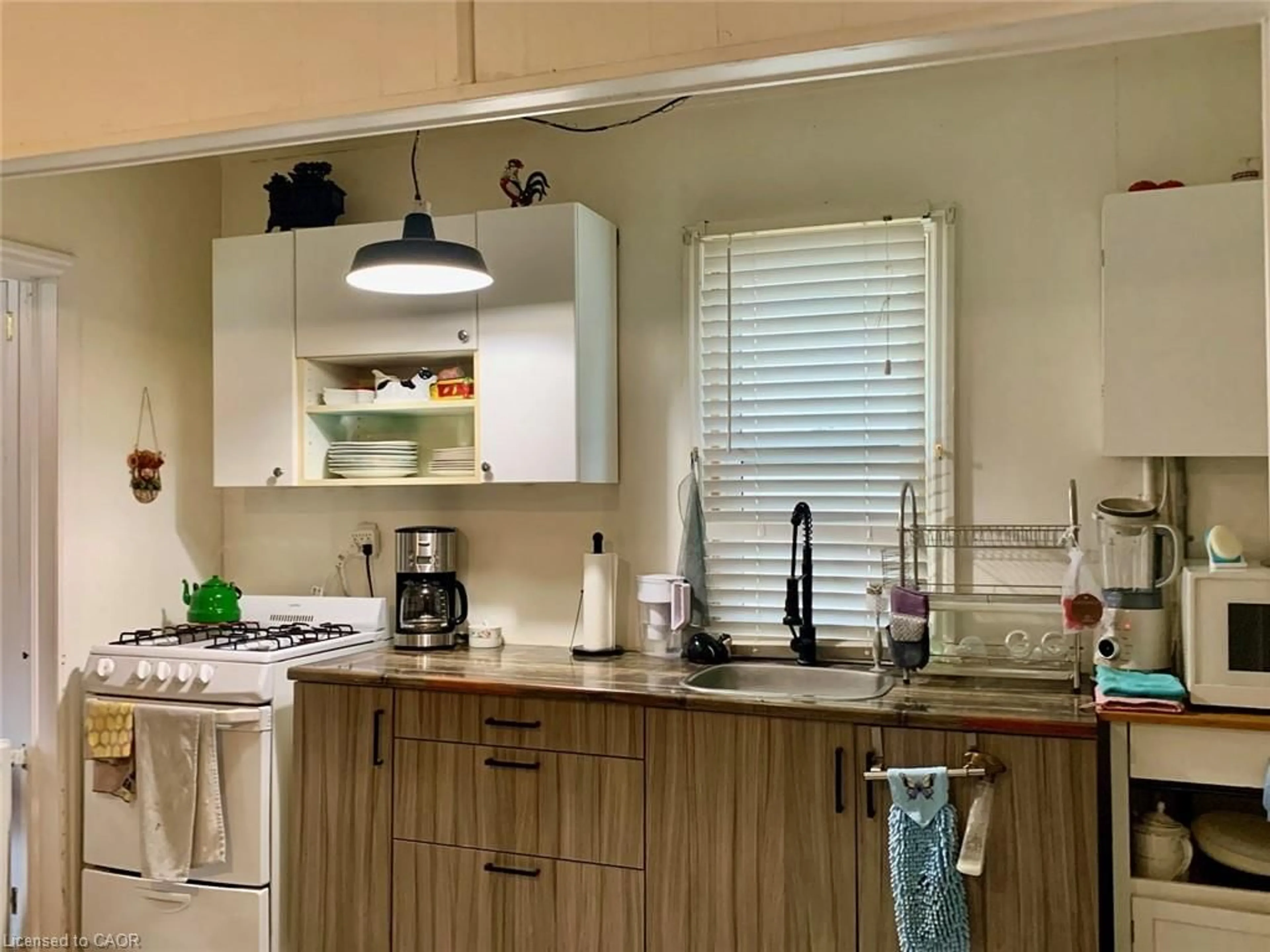 Standard kitchen, unknown for 18 Nelson St, Simcoe Ontario N3Y 3E3