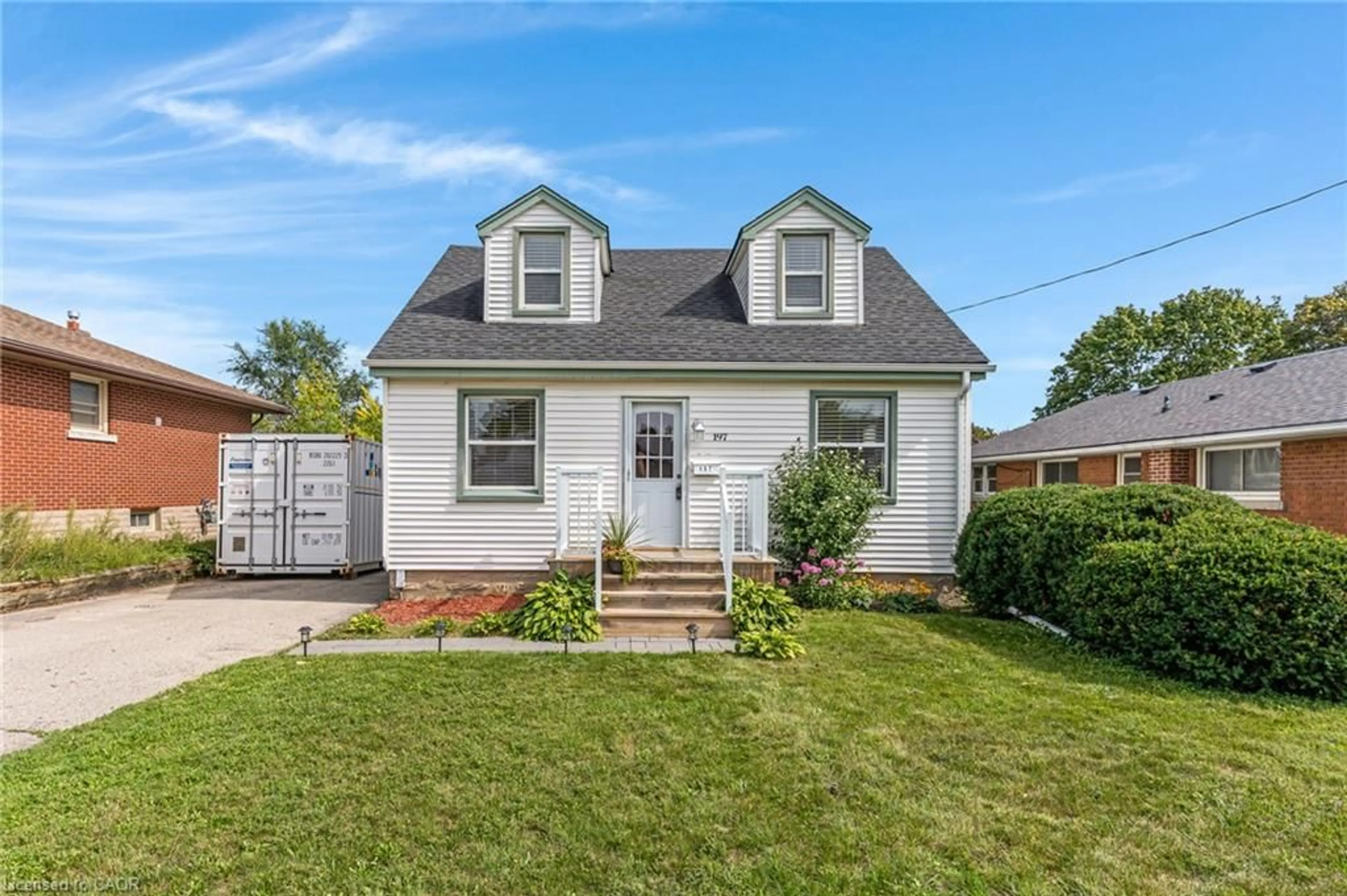 Home with vinyl exterior material, street for 197 Ninth Ave, Kitchener Ontario N2C 1S9