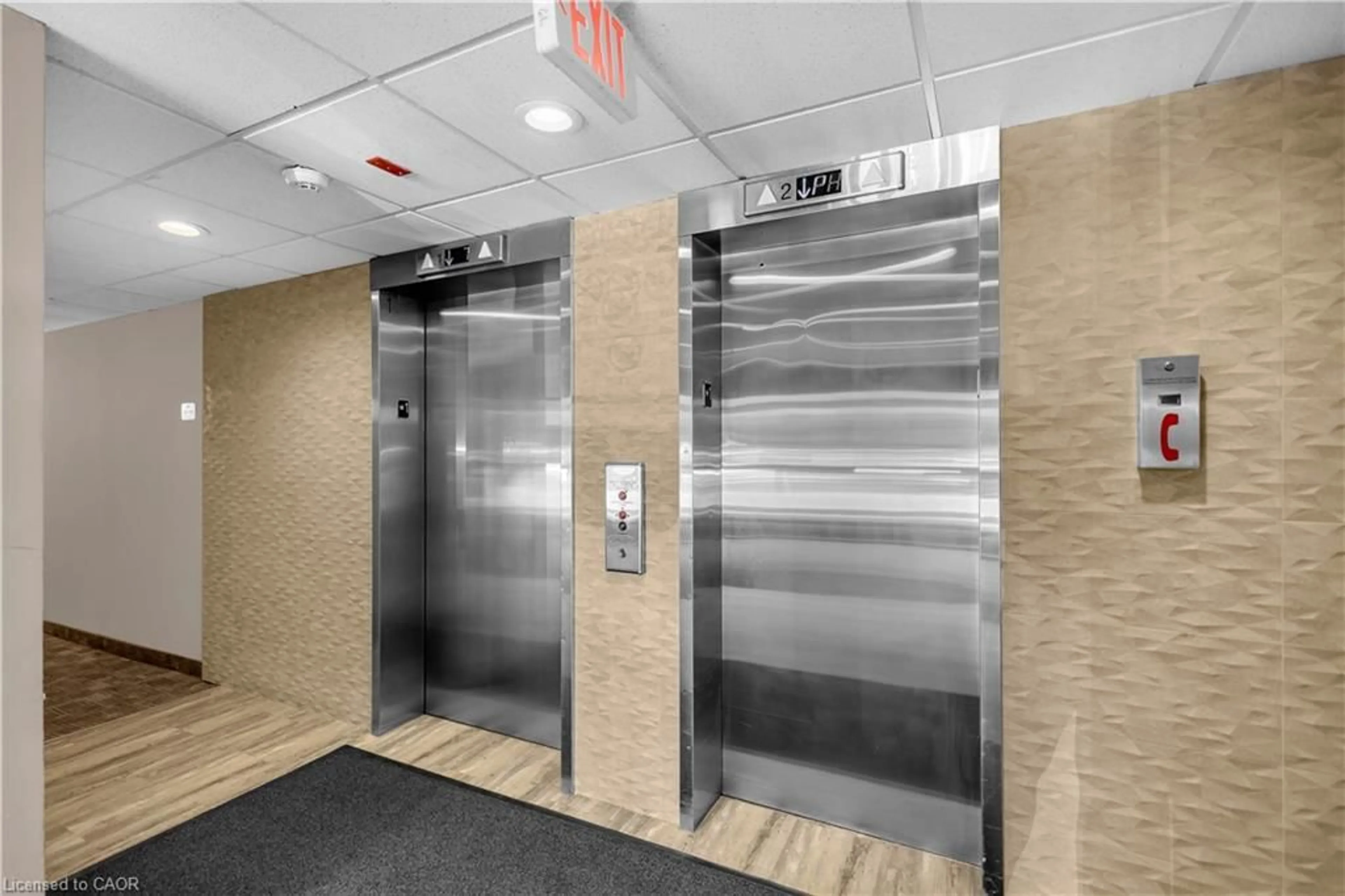 Indoor foyer for 200 Jamieson Pky #712, Cambridge Ontario N3C 4B5