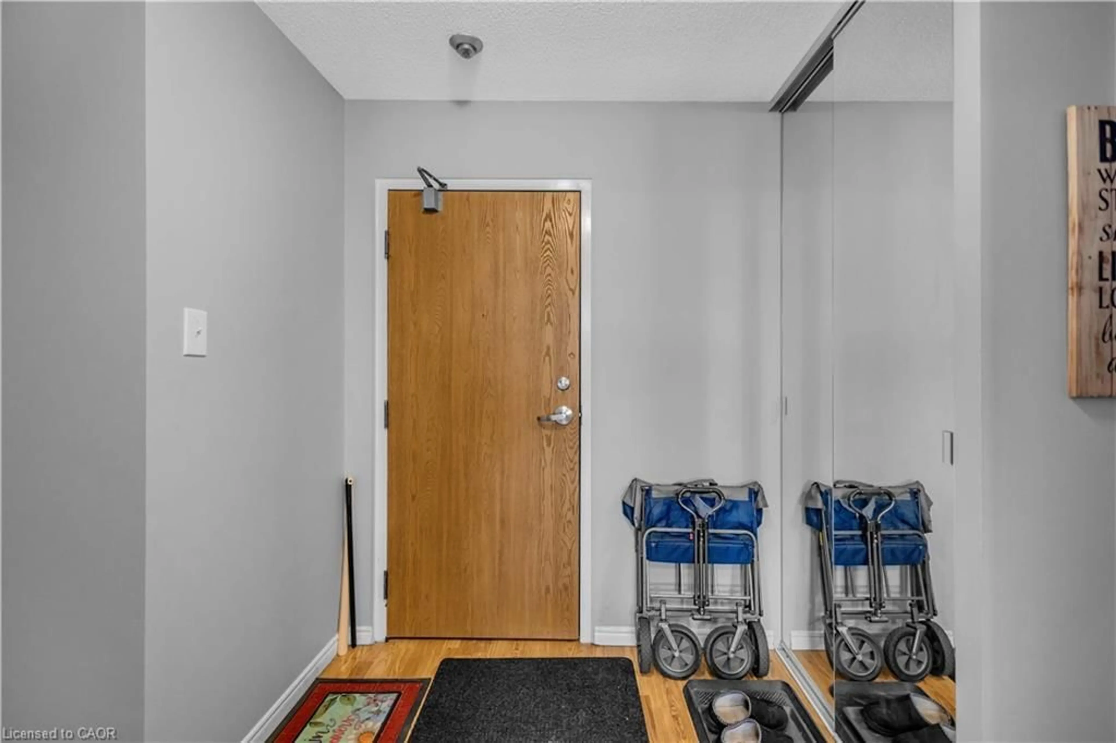 Indoor entryway for 200 Jamieson Pky #712, Cambridge Ontario N3C 4B5