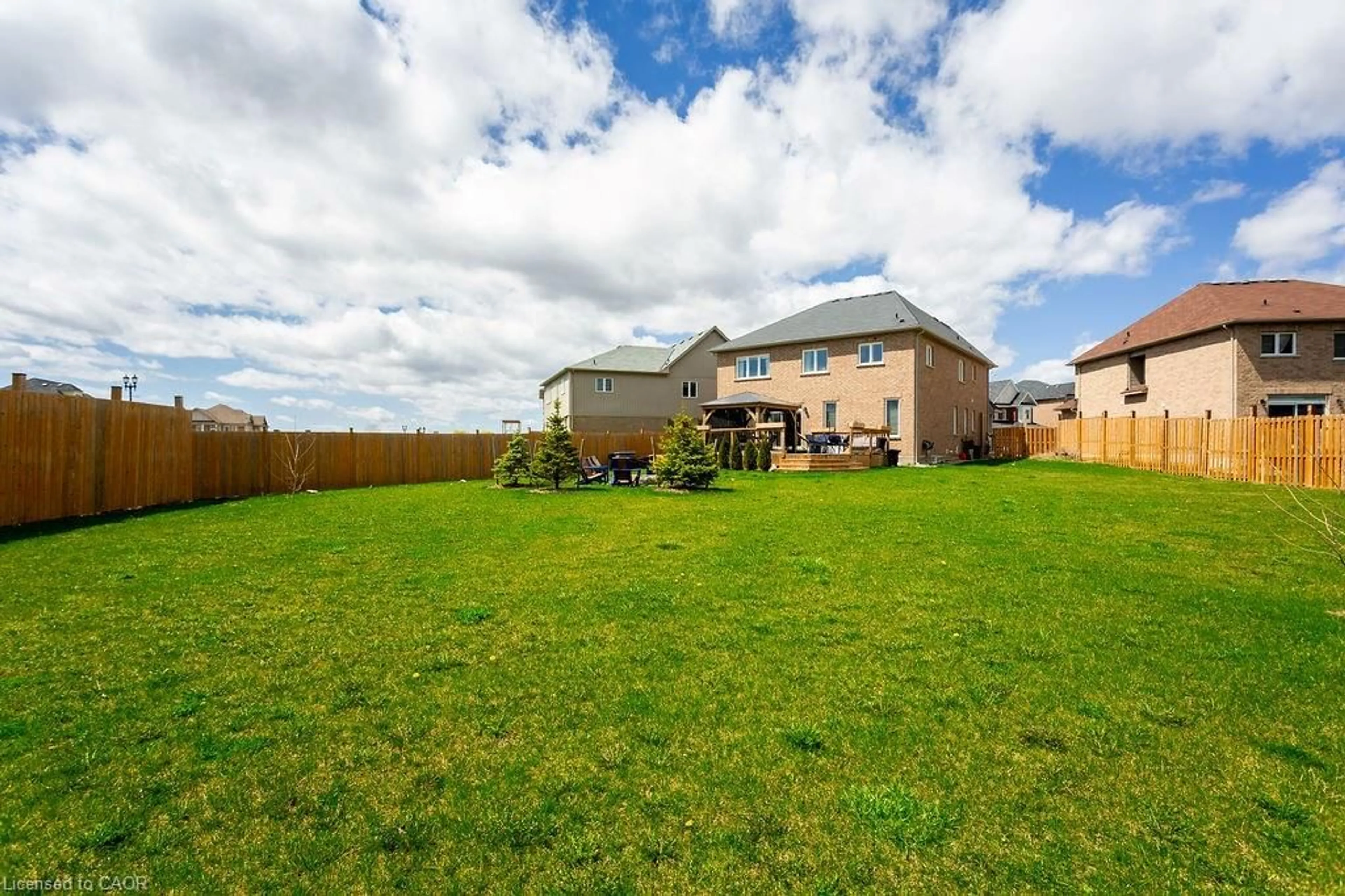 A pic from outside/outdoor area/front of a property/back of a property/a pic from drone, unknown for 7776 Tupelo Cres, Niagara Falls Ontario L2H 3R8