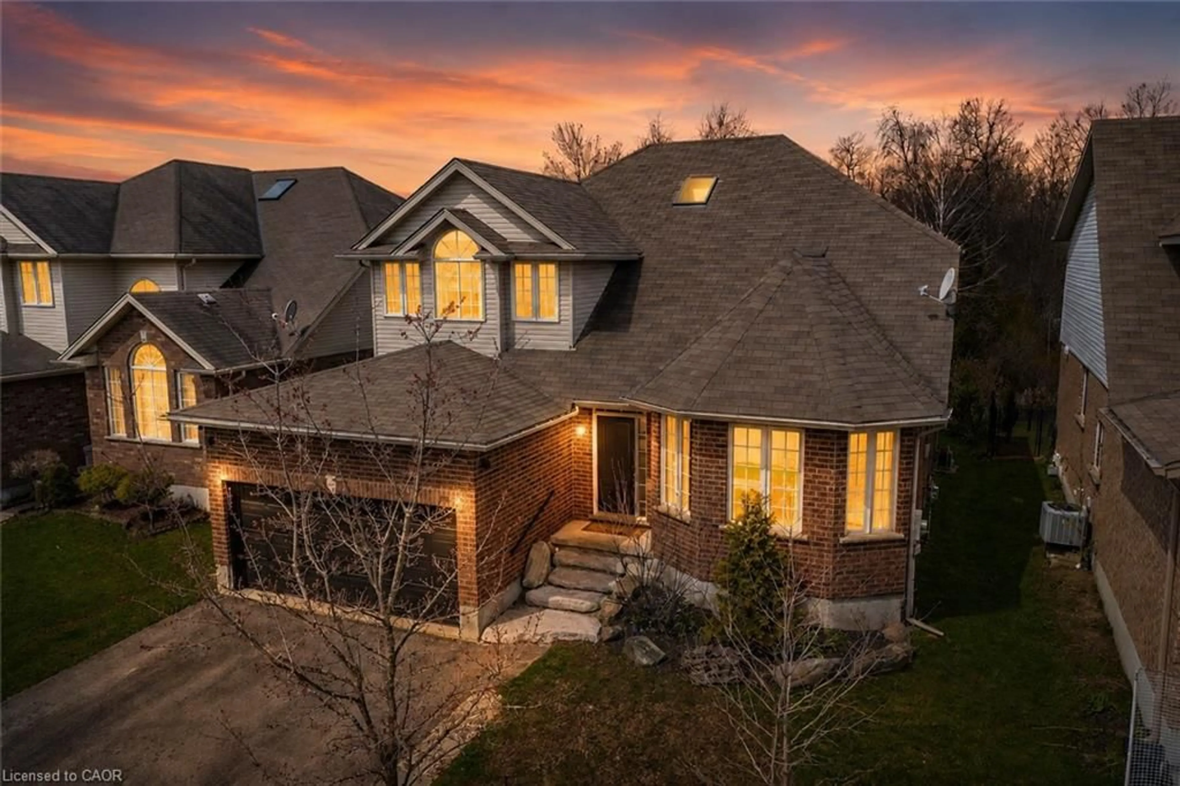 A pic from outside/outdoor area/front of a property/back of a property/a pic from drone, street for 556 Black St, Fergus Ontario N1M 0A3
