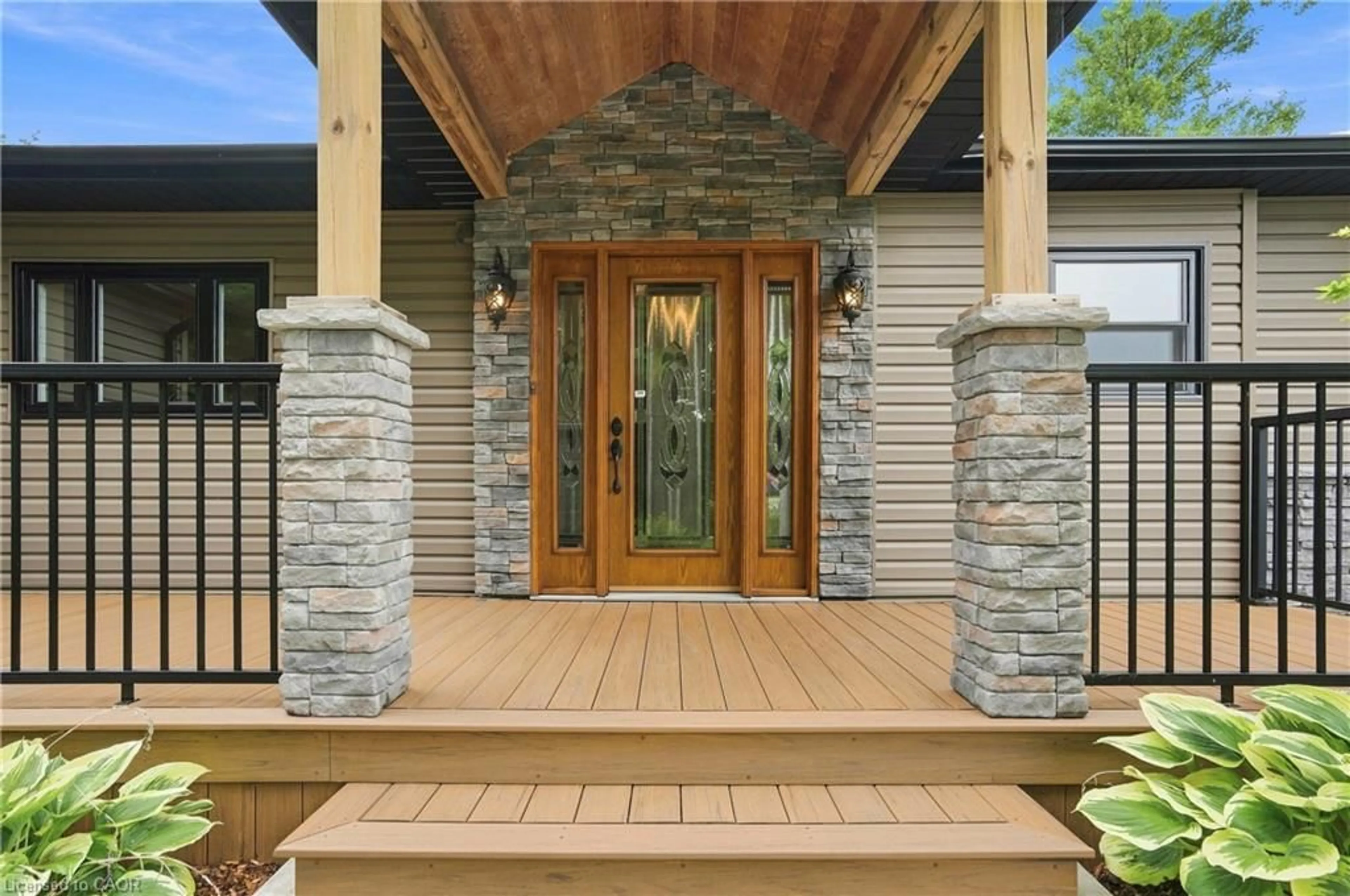 Indoor entryway for 617 Chapin Pky, Fort Erie Ontario L2A 5M4