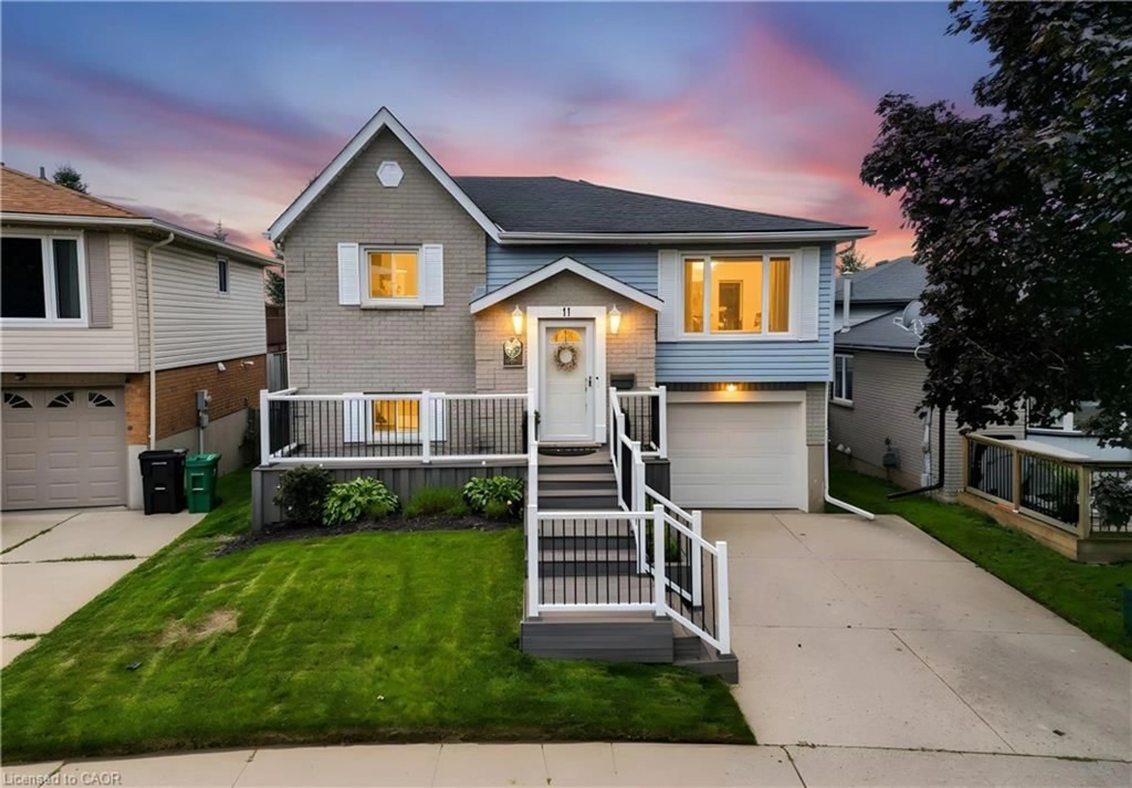 Home with vinyl exterior material, street for 11 Woodborough Pl, Cambridge Ontario N1R 7W8