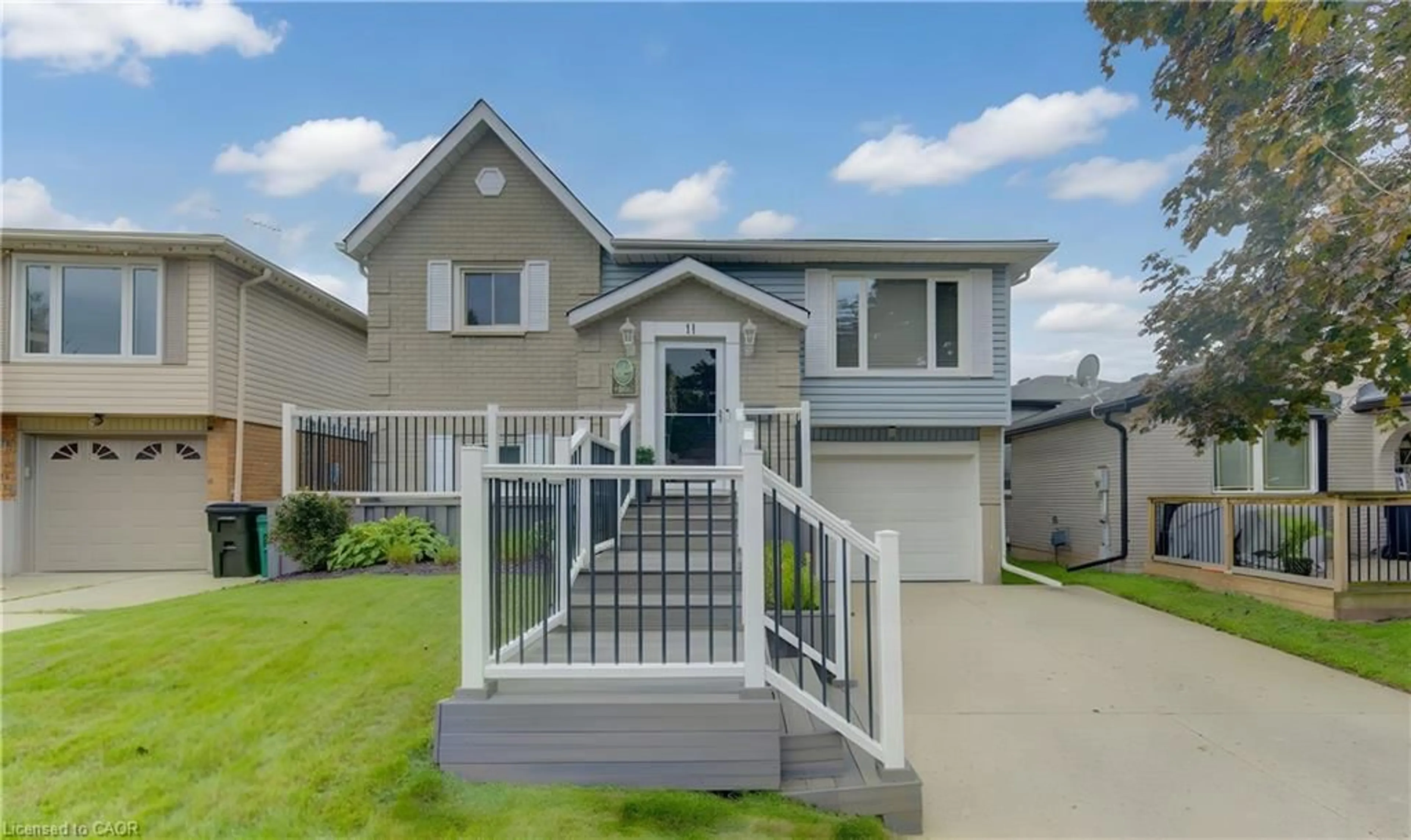 Home with vinyl exterior material, street for 11 Woodborough Pl, Cambridge Ontario N1R 7W8