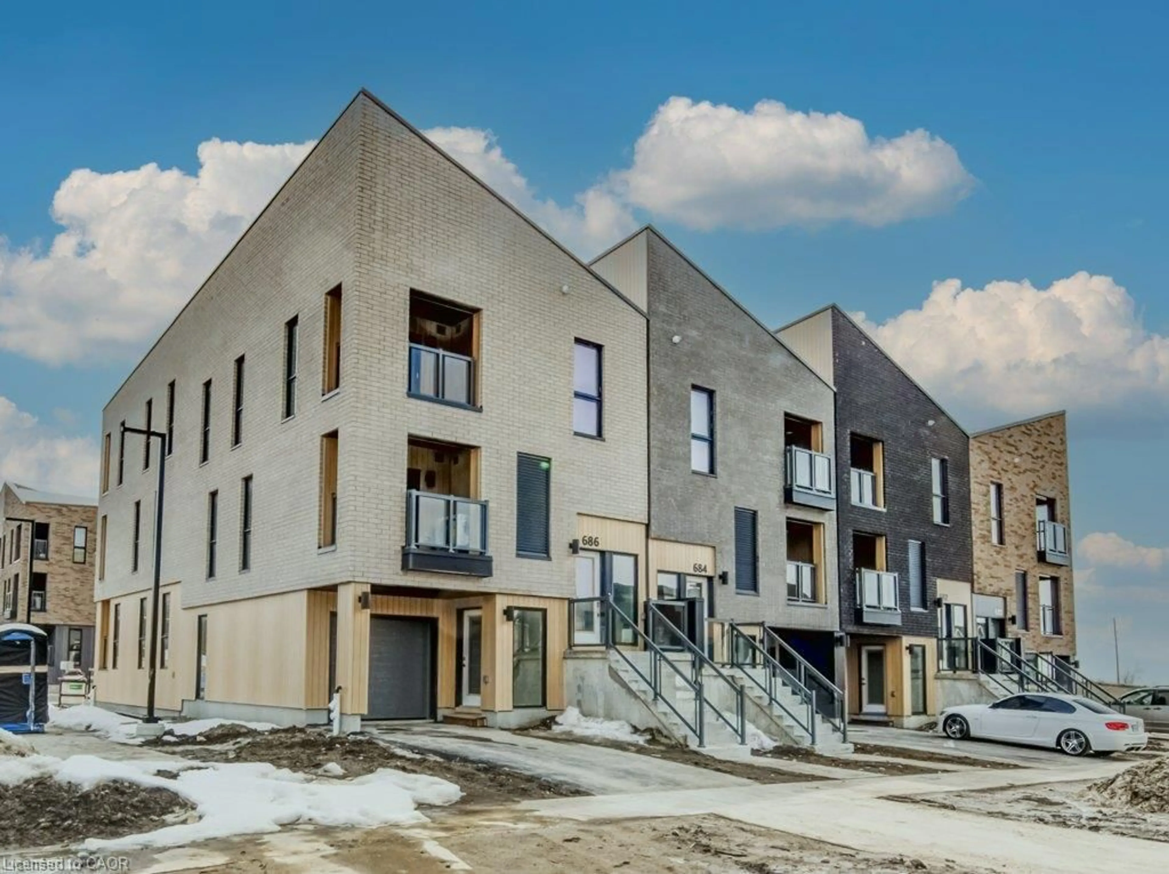 Unknown for 686 Benninger Dr, Kitchener Ontario N2E 0H8