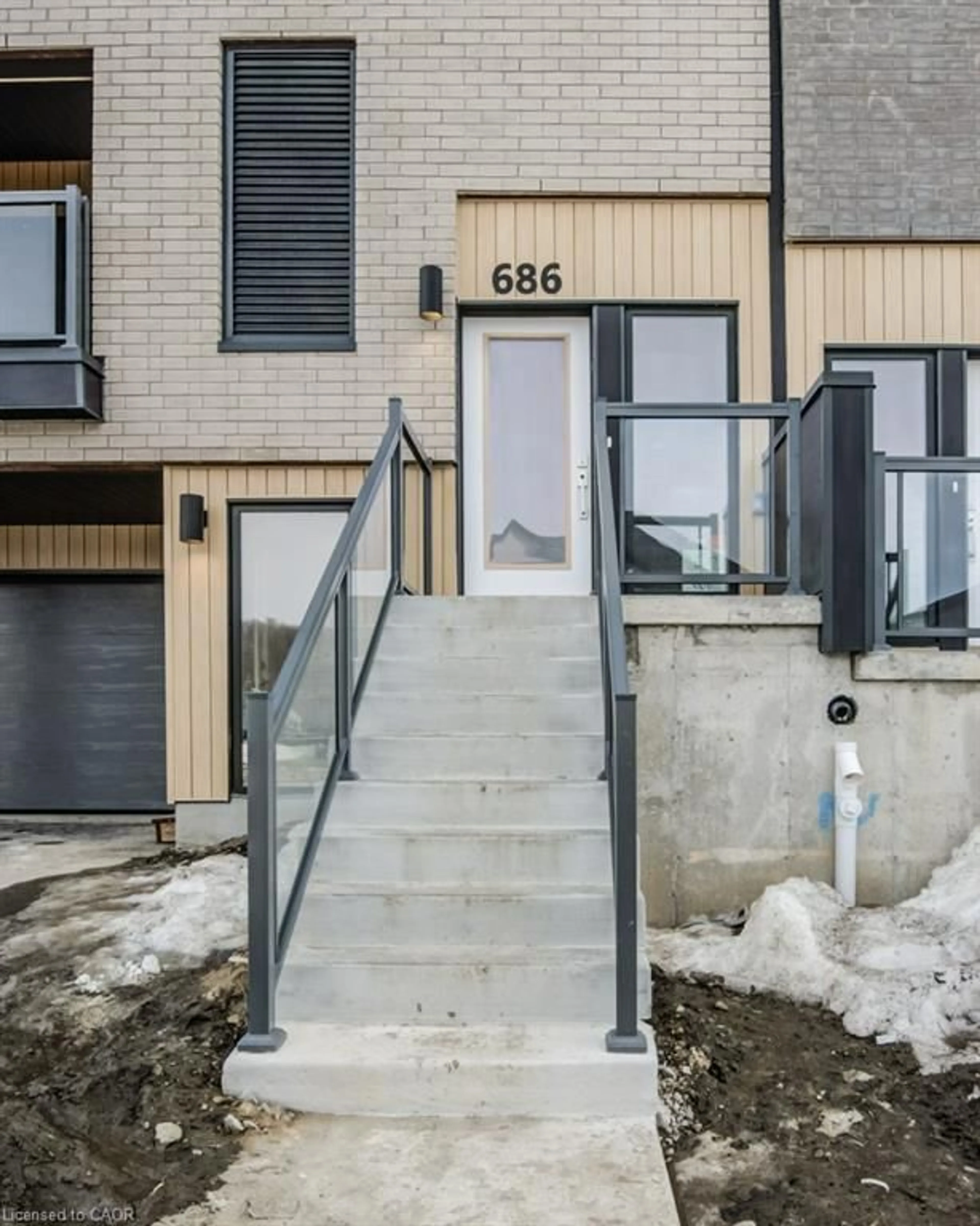 Stairs for 686 Benninger Dr, Kitchener Ontario N2E 0H8