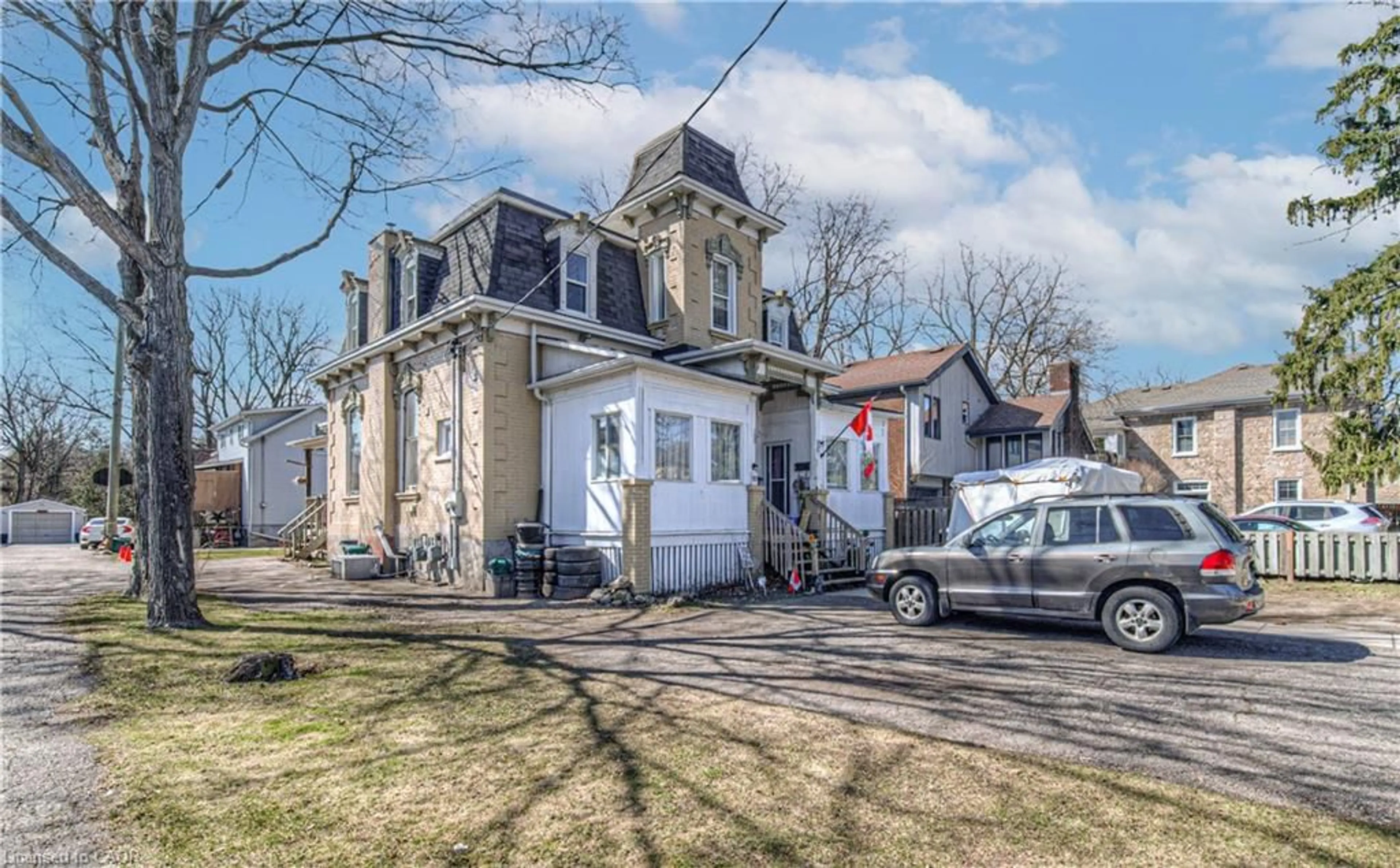 A pic from outside/outdoor area/front of a property/back of a property/a pic from drone, street for 156 Grand Ave, Cambridge Ontario N1S 2M4